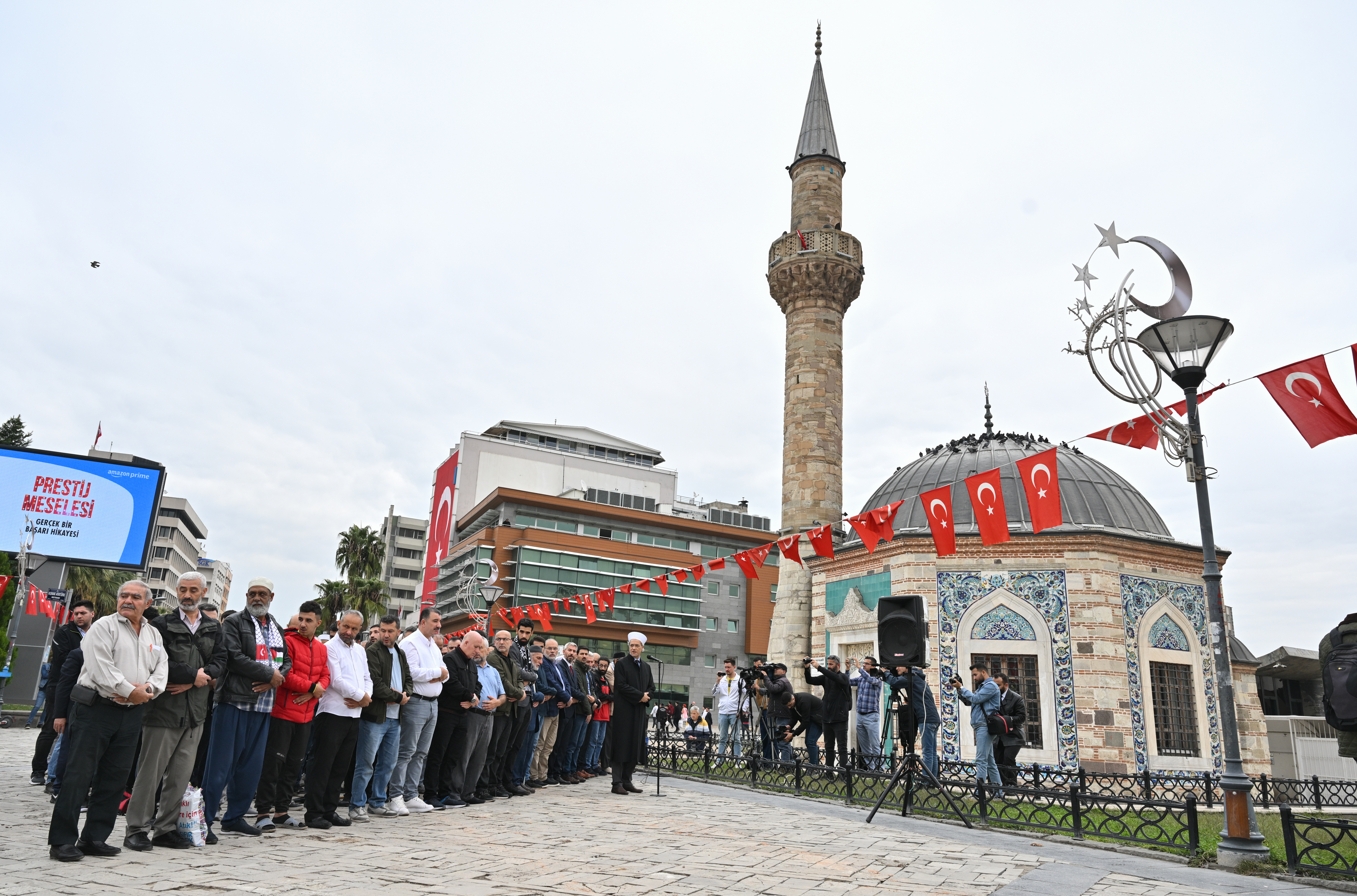 Filistin'de hayatını kaybedenler için İzmir'de gıyabi cenaze namazı kılındı