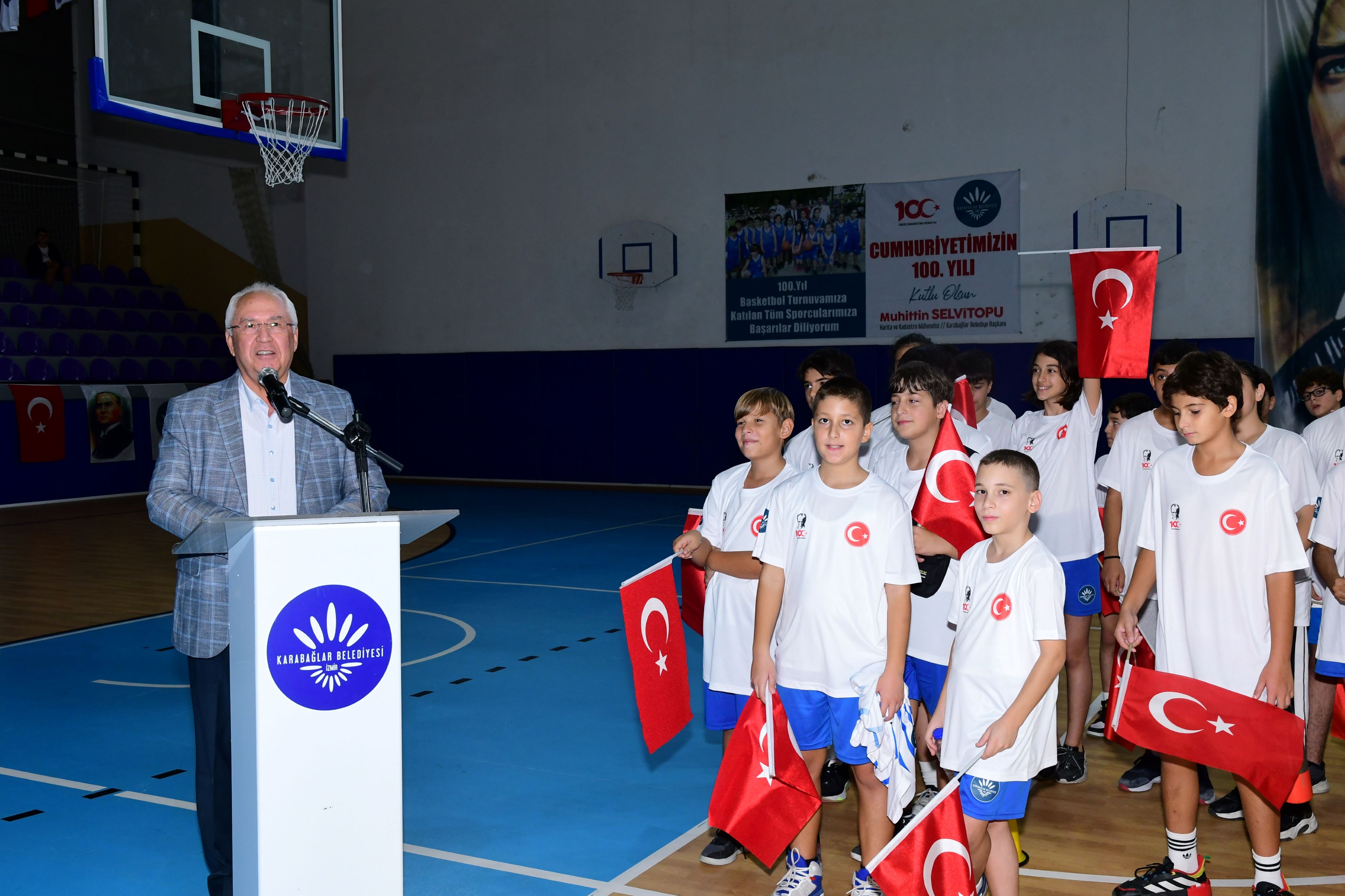 Karabağlar'da basketler 100. yıl için atıldı