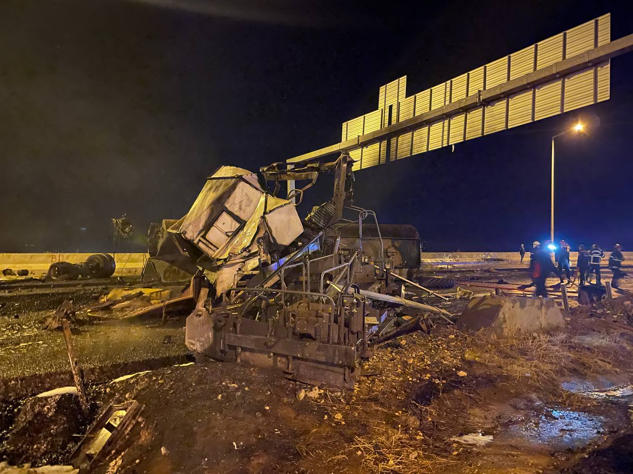 TAG Otoyolu'nda tır 3 araca çarptı: 3 ölü, 11 yaralı