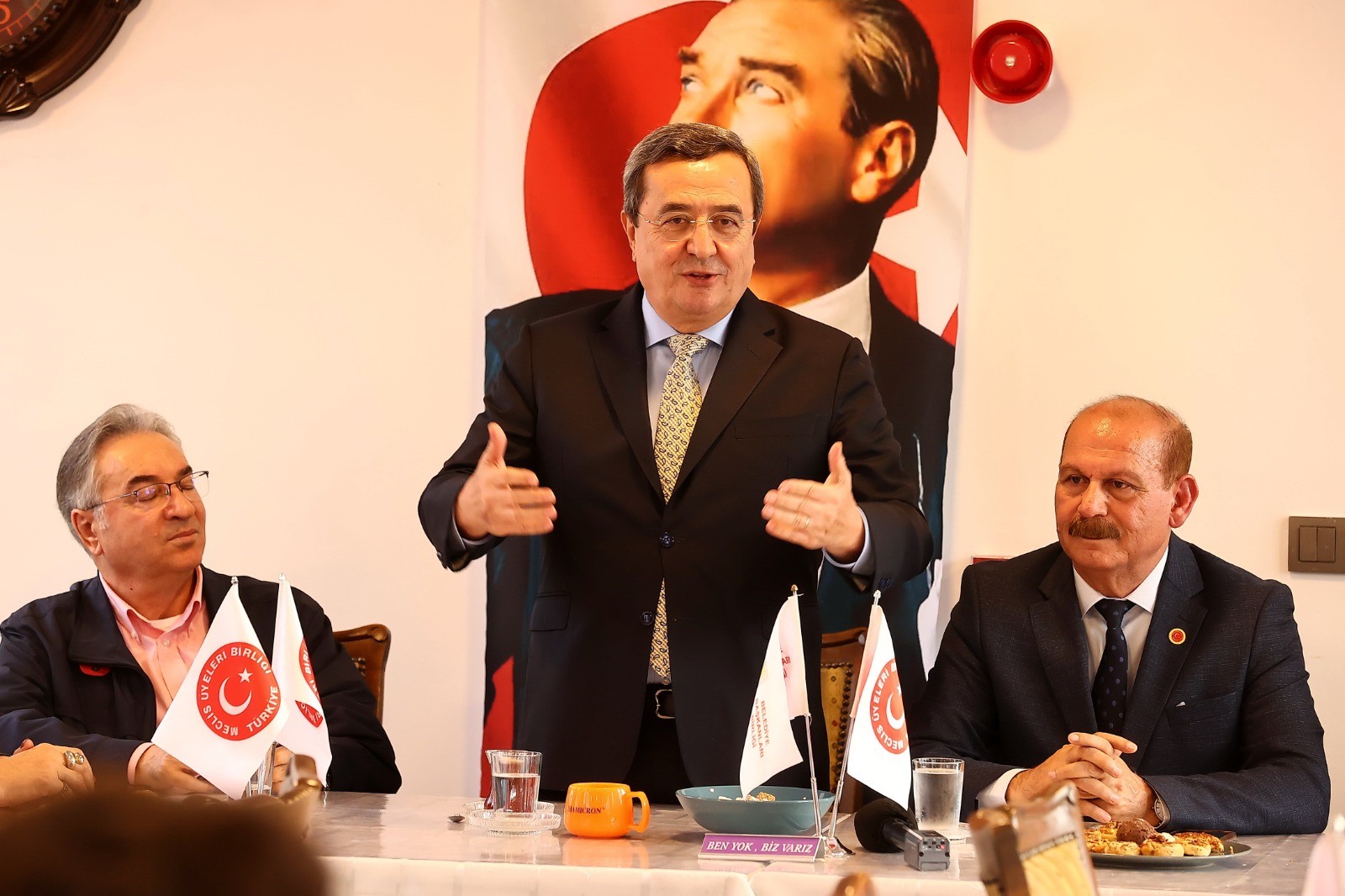 Batur'dan aday adaylığı açıklaması: "İzmir'i tanıyorum,  İzmirli beni tanıyor"