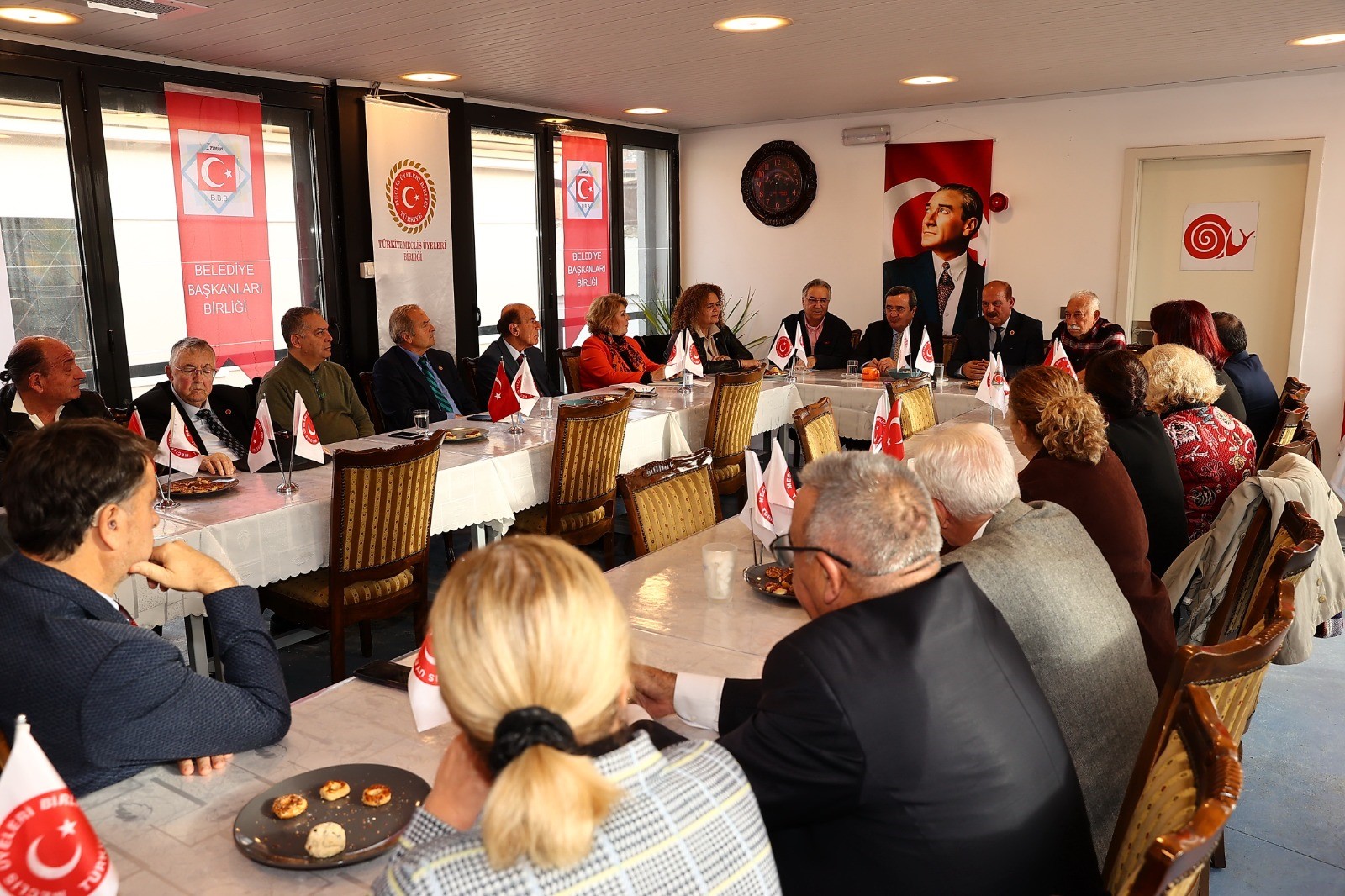 Batur'dan aday adaylığı açıklaması: "İzmir'i tanıyorum,  İzmirli beni tanıyor"