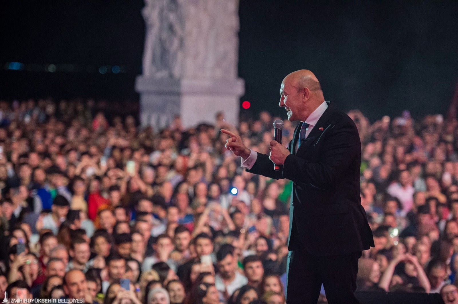 Başkan Soyer, 2023 yılında Türkiye'de en iyi 3., Ege Bölgesi'nde en iyi 1. Büyükşehir Belediye Başkanı seçildi!