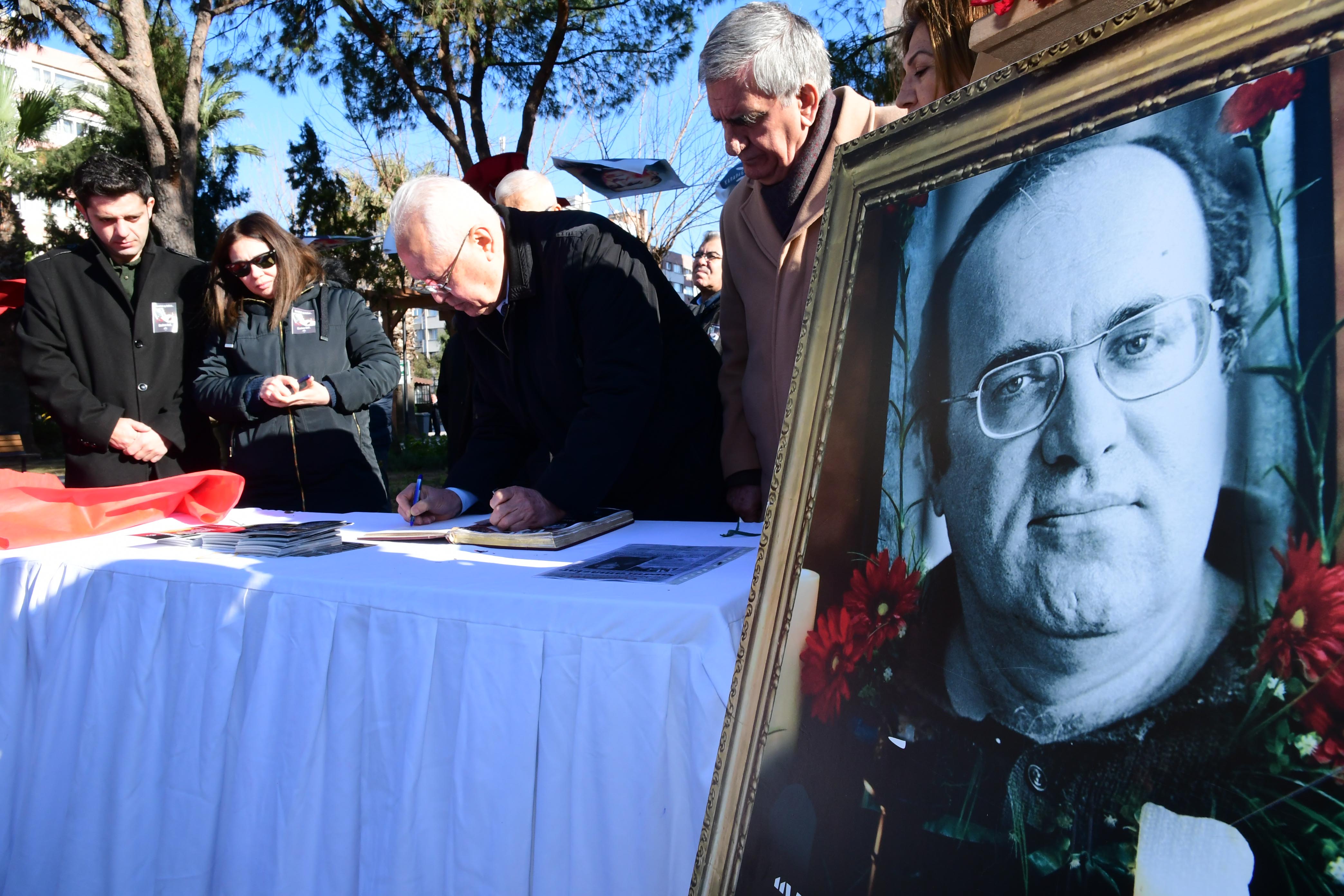 Uğur Mumcu Karabağlar'da özlemle anıldı