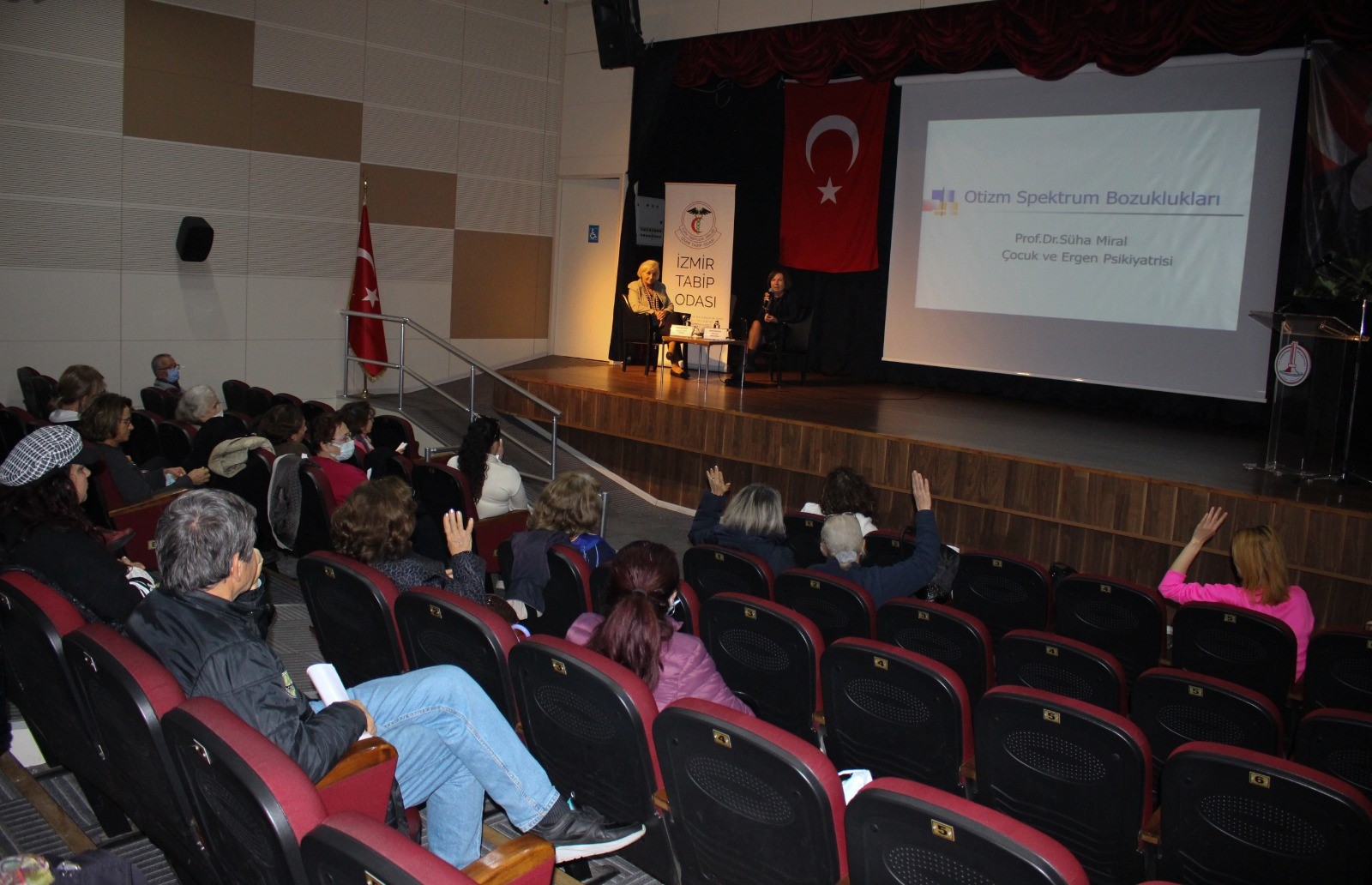 Karşıyaka sağlık söyleşilerinde otizm konuşuldu