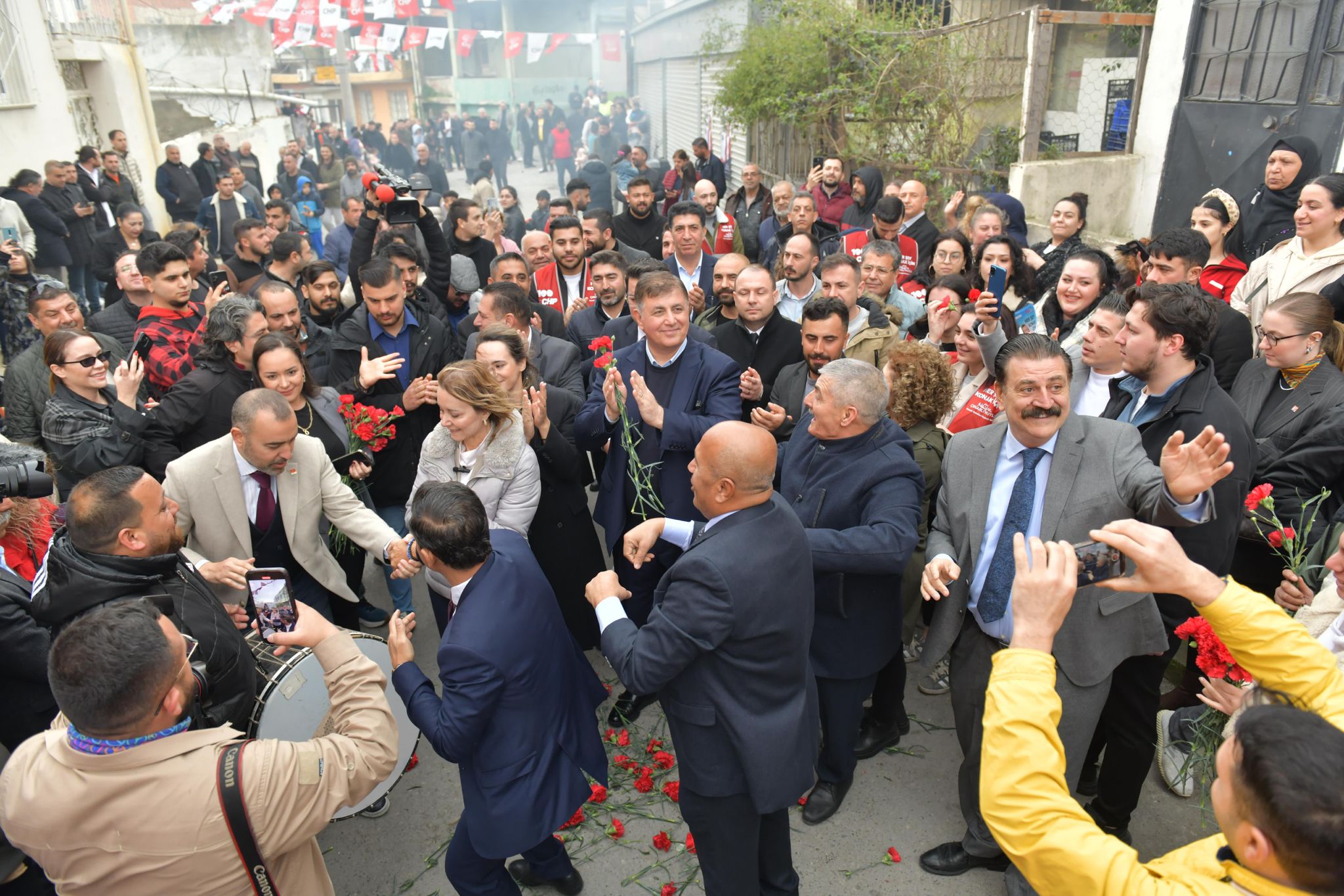 Başkan Tugay, Roman yurttaşlarla buluştu