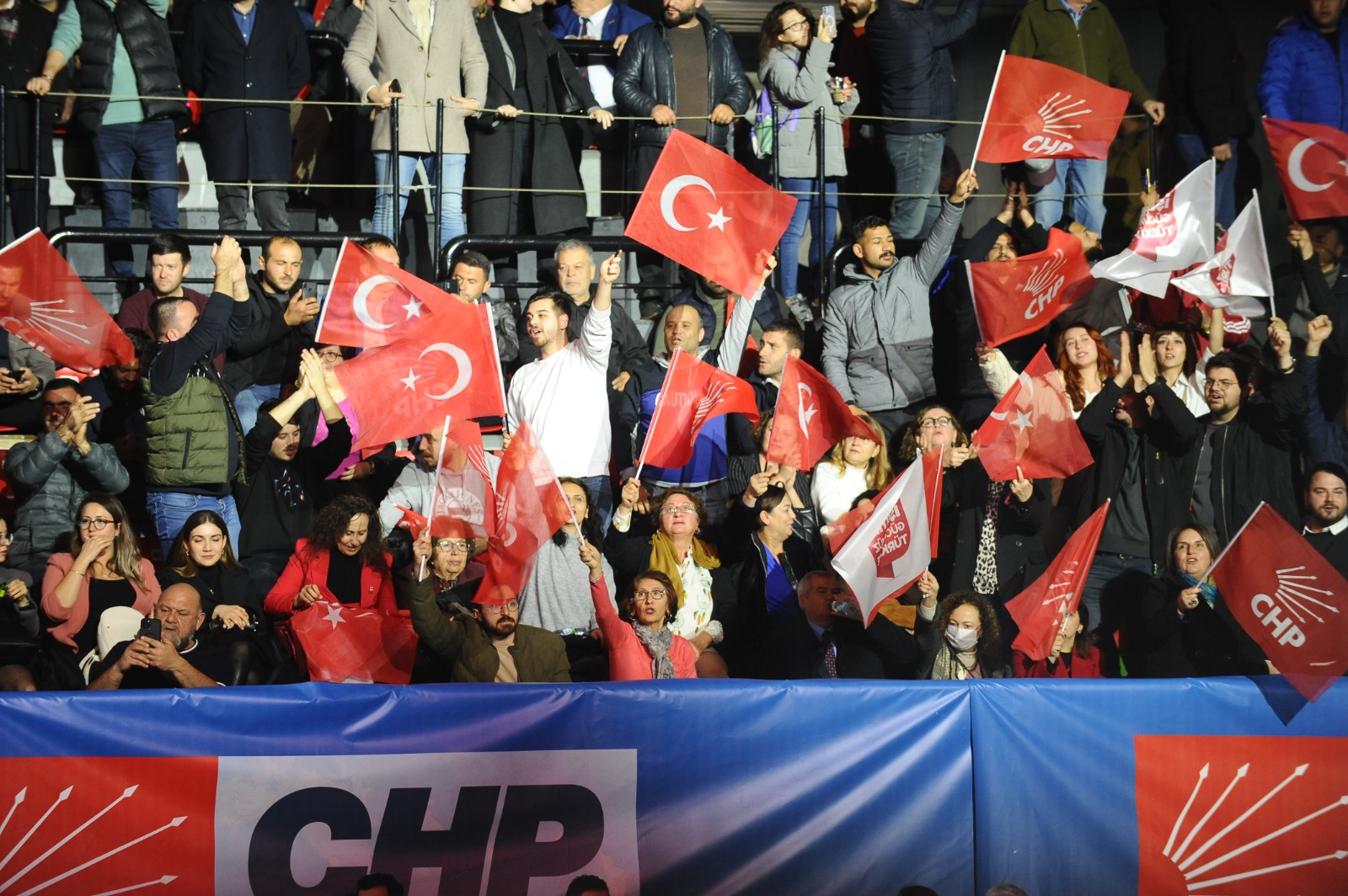 CHP Lideri Özel: " İzmir'de bütün ilçeleri alacağız!"