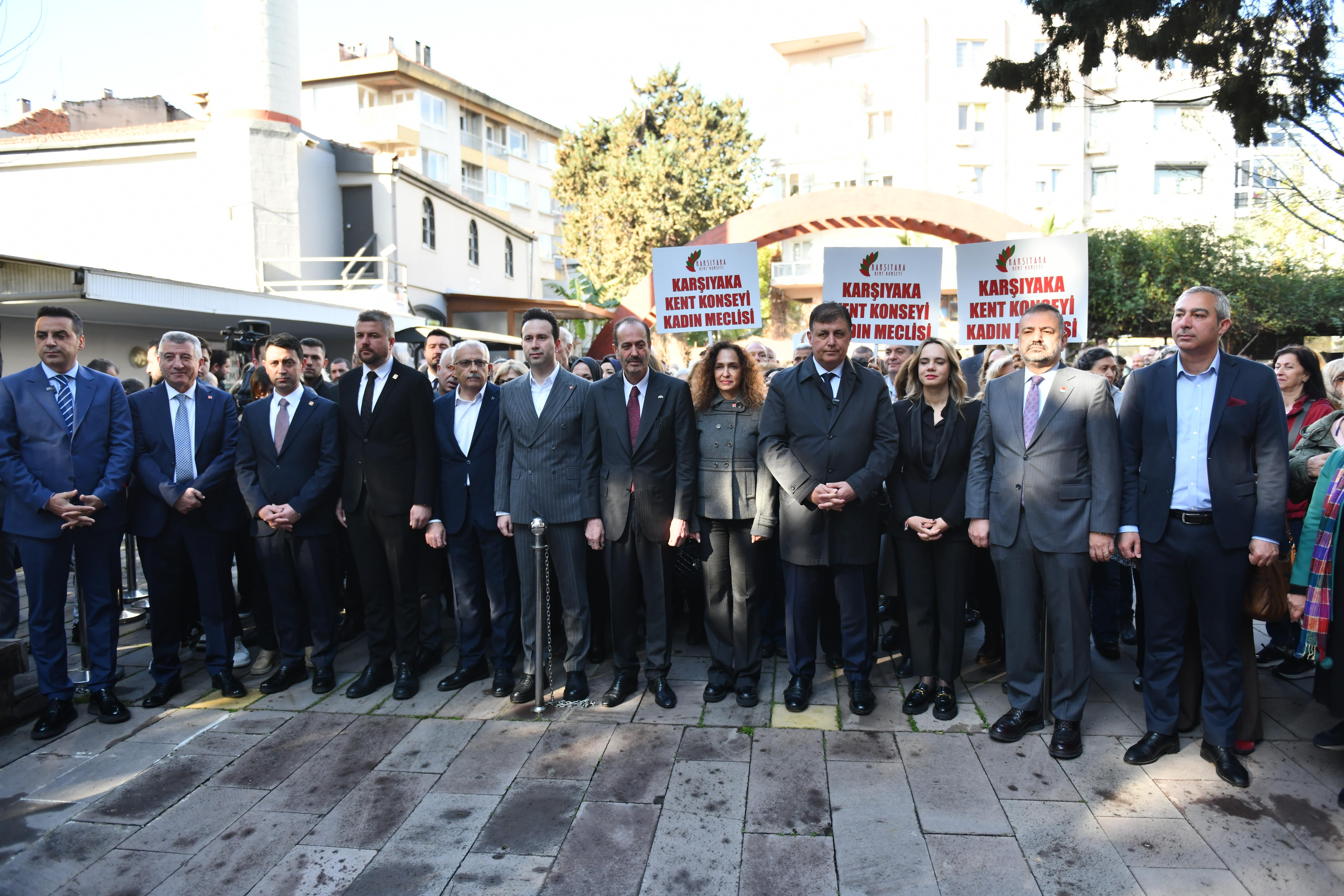 Başkan Tugay'dan Zübeyde Hanım'ın mezarı başında 8 Mart mesajı