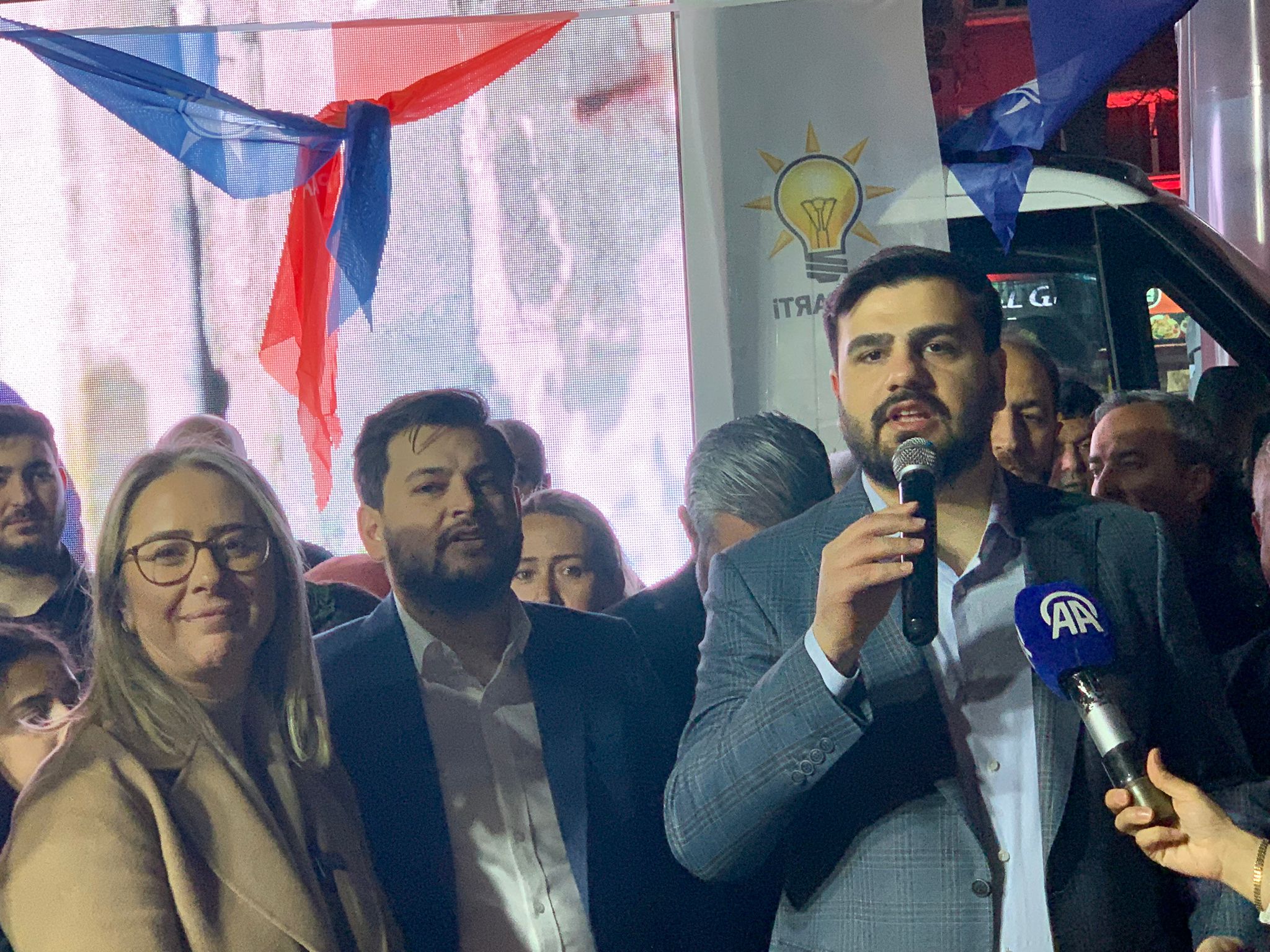 AK Parti Konak adayı Çankırı, Basmane iftar programında vatandaşlarla bir araya geldi