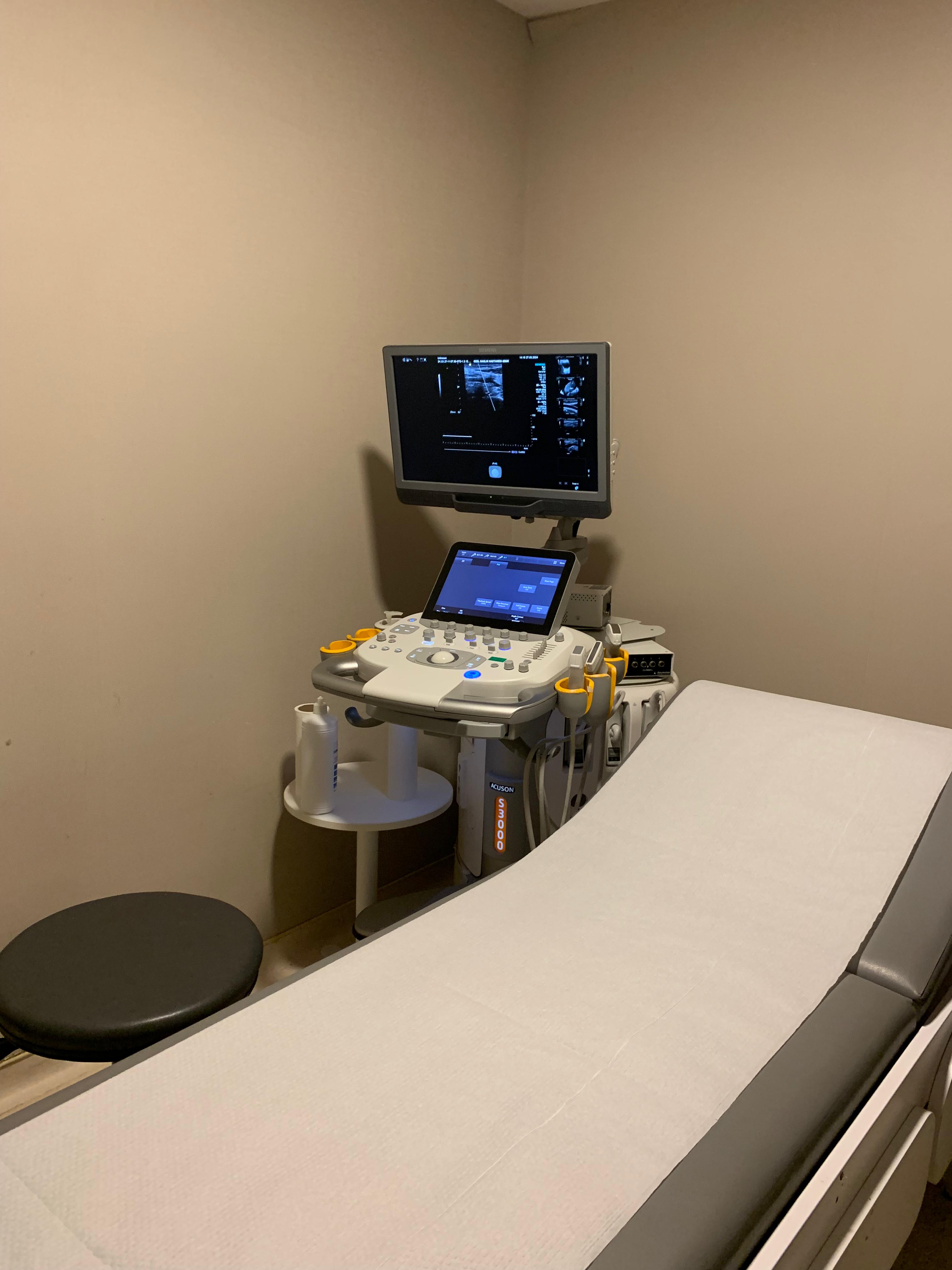 Salih Erkek'ten hastane çalışanlarına büyük övgü!