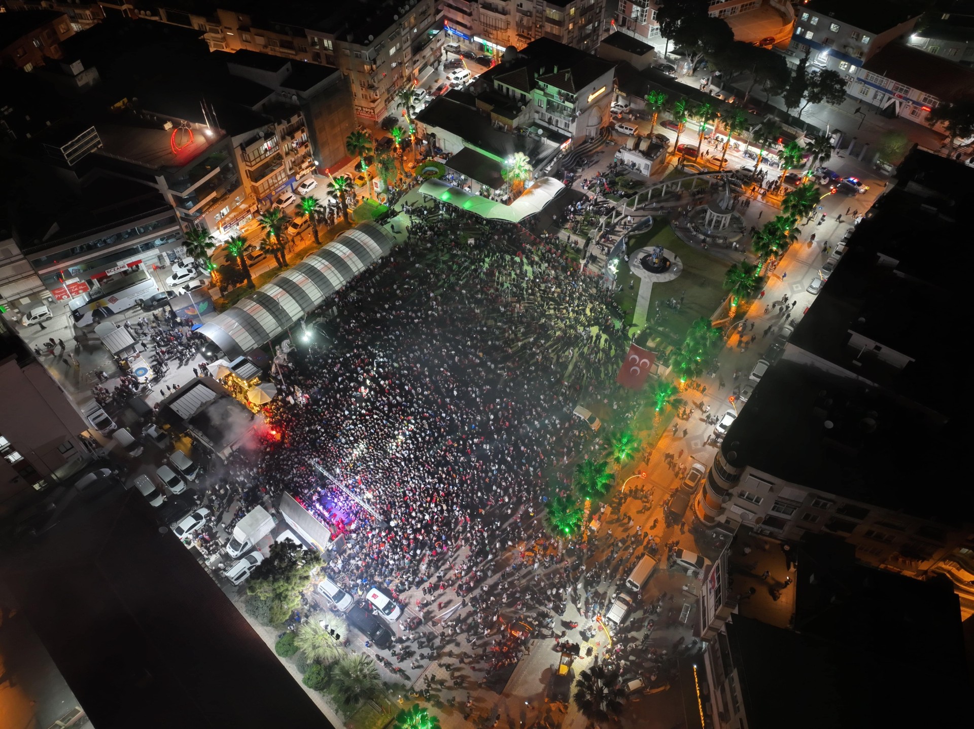 MENEMEN’DE BAŞKAN PEHLİVAN’IN ZAFER GECESİ