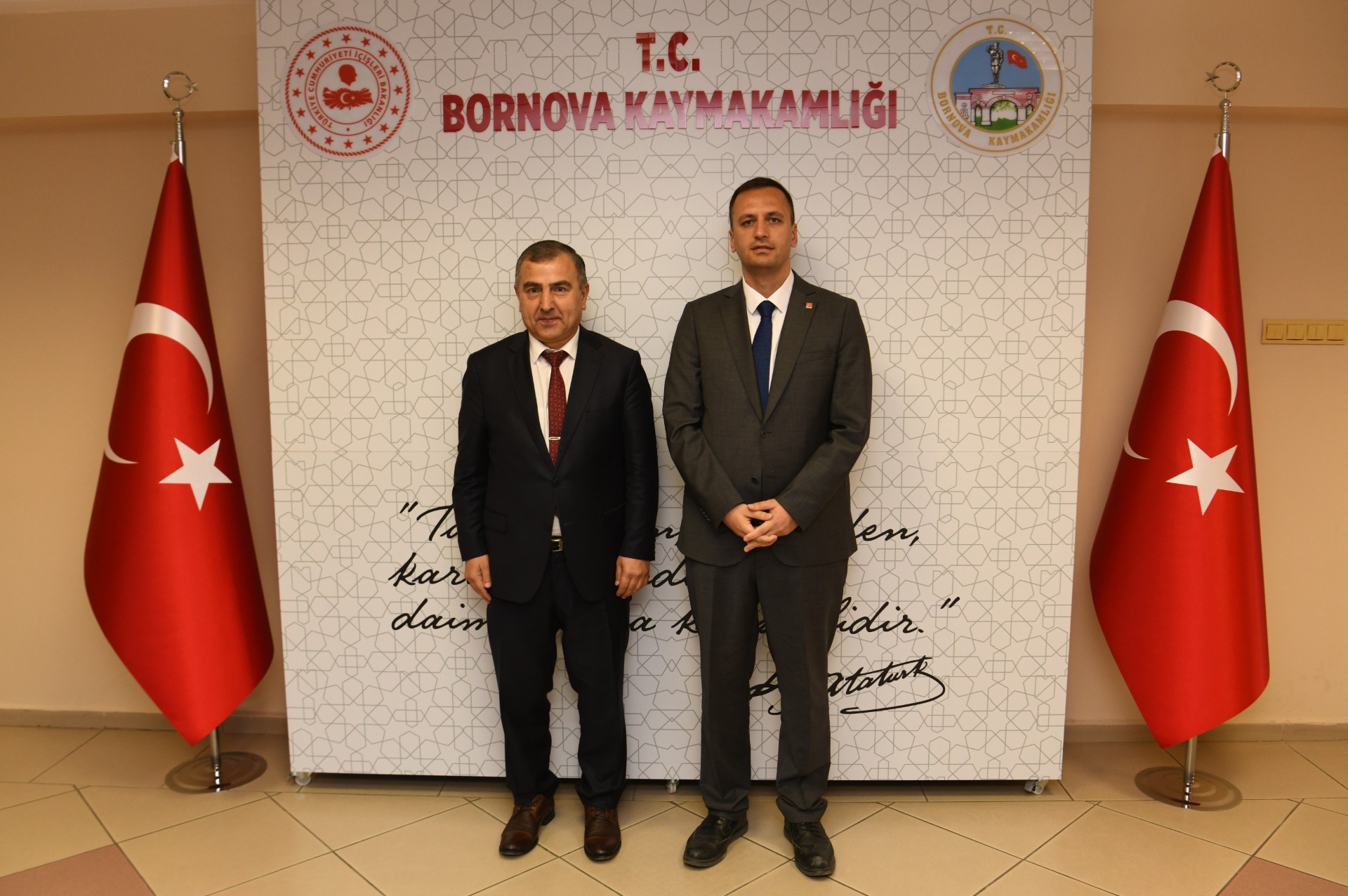 Bornova Belediye Başkanı Ömer Eşki güne işçilerle bayramlaşarak başladı