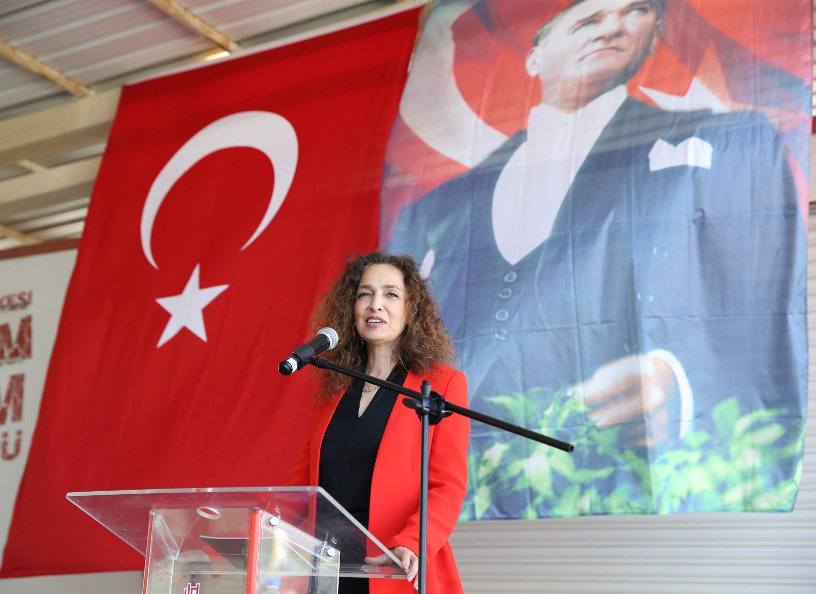 Karşıyaka’da seçim ve bayrama çifte kutlama