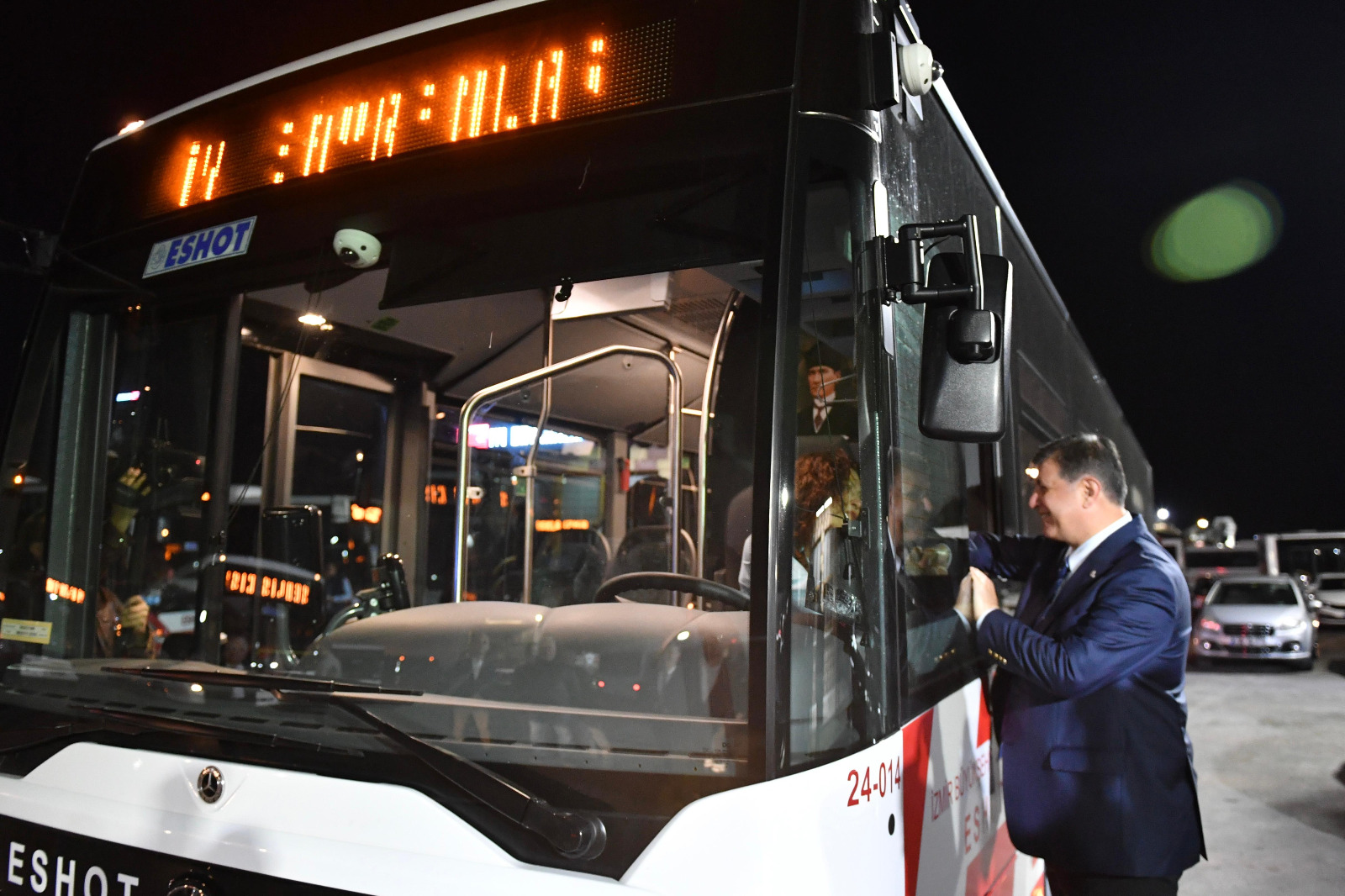 Başkan Tugay bayramlaşmaya sabah 05.00'te ESHOT'da başladı