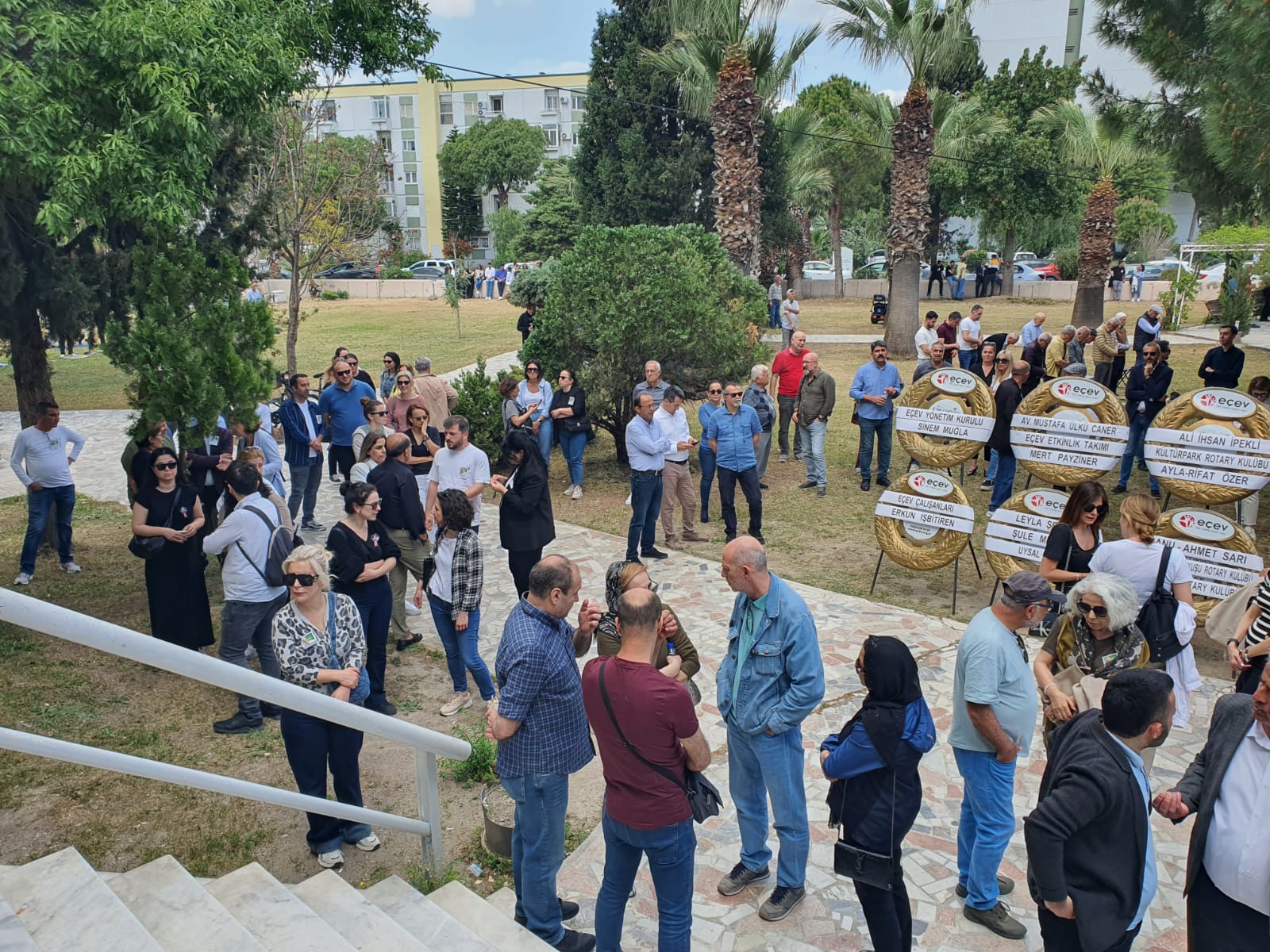 Tüm siyasi partililerin sevilen abisi Recai Acar, son yolculuğuna uğurlandı