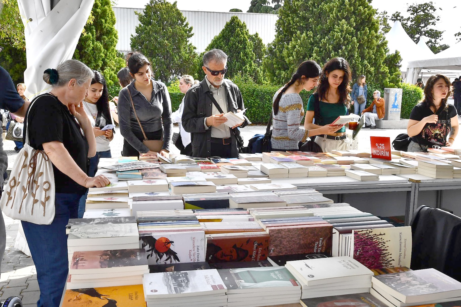 İzmir Kitap Fuarı kitapseverlerin Kültürpark özlemini giderdi