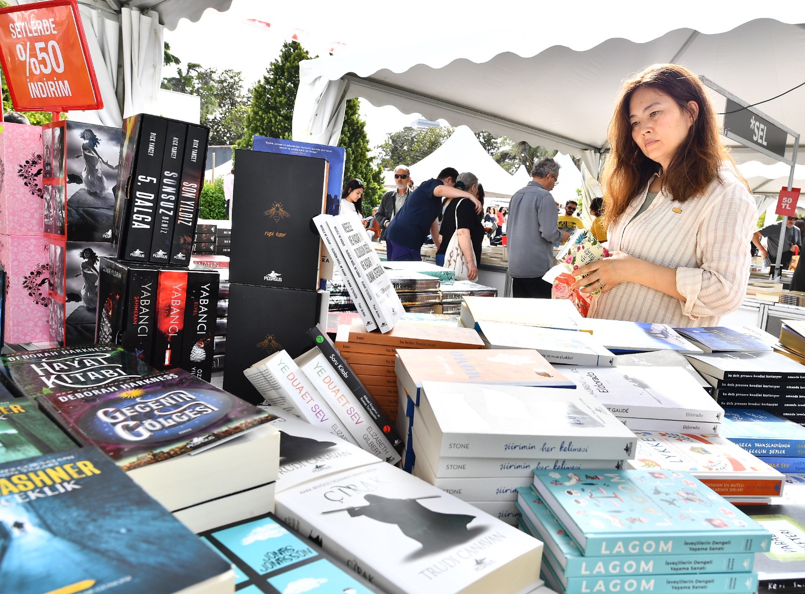 İzmir Kitap Fuarı kitapseverlerin Kültürpark özlemini giderdi