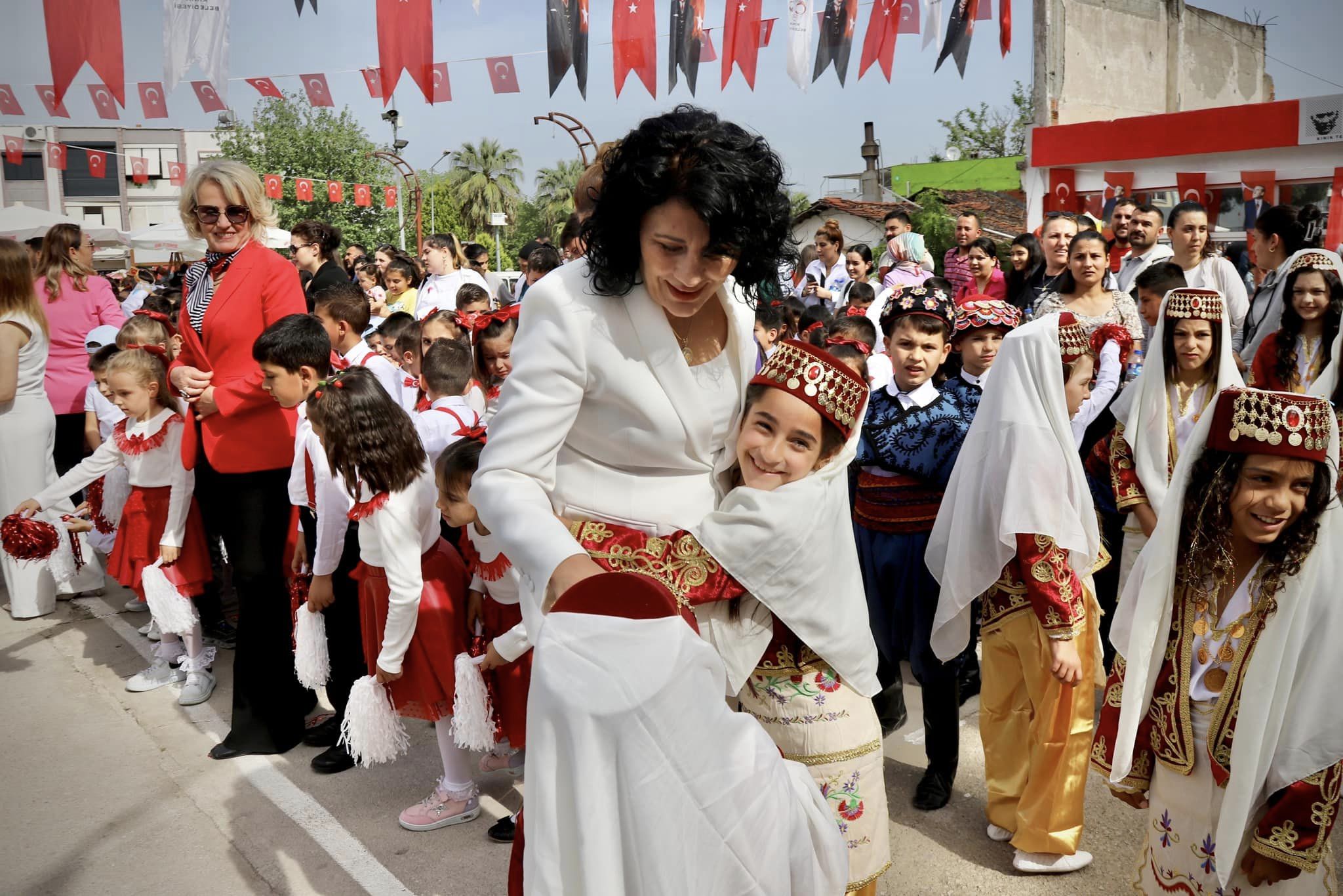 23 Nisan Ulusal Egemenlik ve Çocuk Bayramı Kınık'ta Coşkuyla Kutlandı