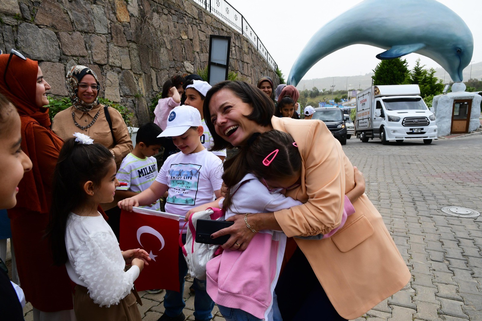 Başkan Kınay çocuklarla doyasıya eğlendi: Çocukların çocukluğunu yaşayabilmesi için daha çok çalışacağız