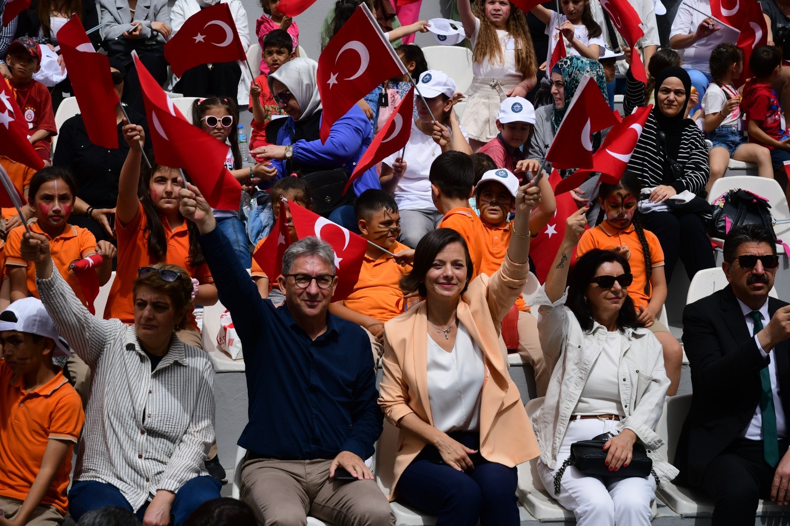 Başkan Kınay çocuklarla doyasıya eğlendi: Çocukların çocukluğunu yaşayabilmesi için daha çok çalışacağız