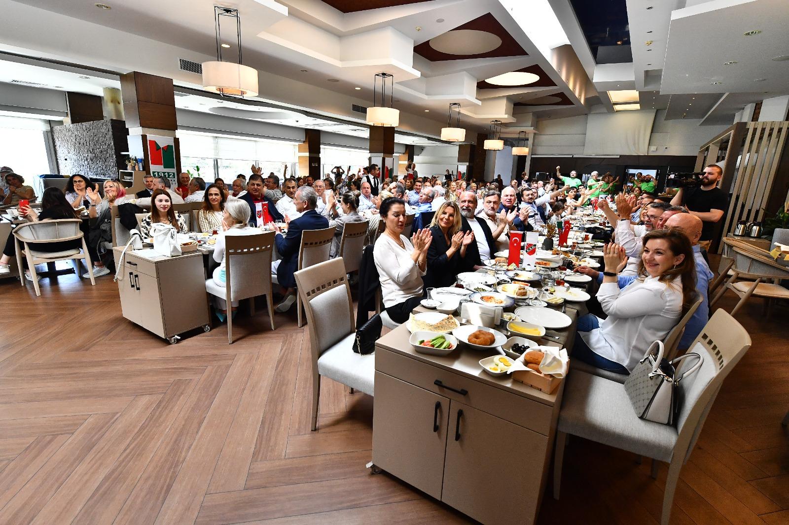 Başkan şampiyonluk mücadelesi veren Karşıyaka'ya destek mesajı verdi