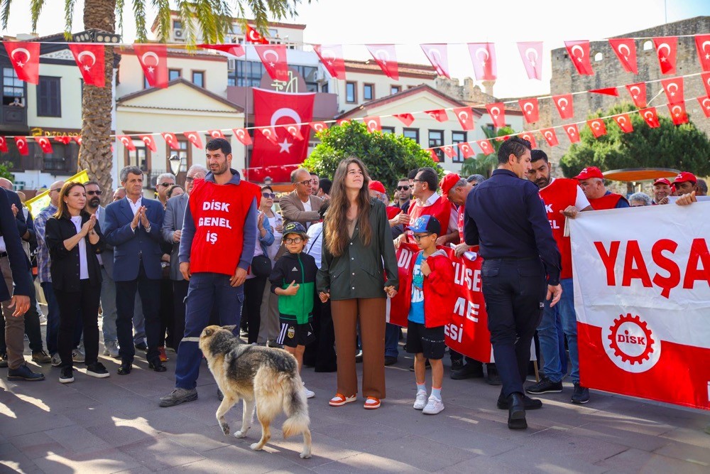 Çeşme’de 1 Mayıs coşkuyla kutlandı