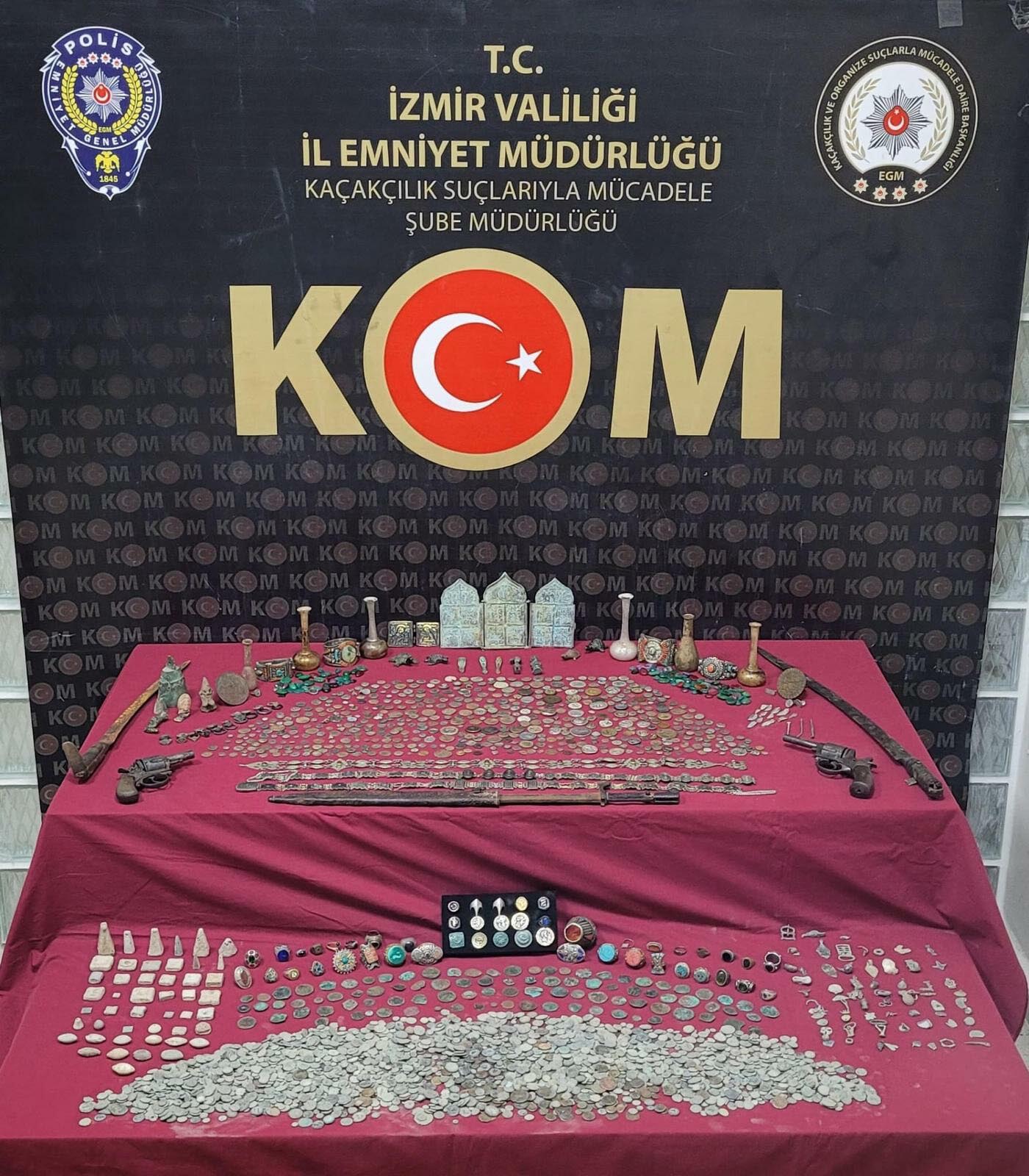 İzmir'in 3 ilçesinde tarihi eser kaçakçılarına operasyon