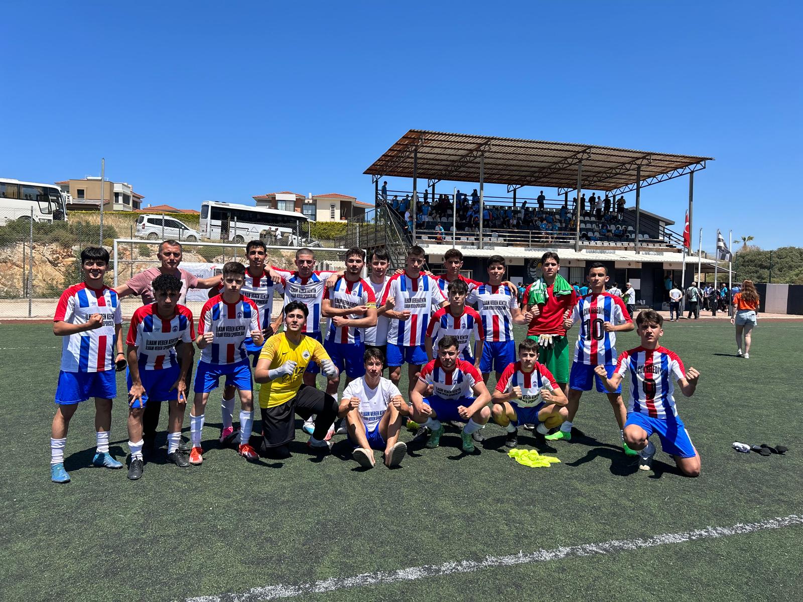 Efes Selçuklu Sporcular Çeşme'de yapılan yarımada spor oyunlarına katıldı