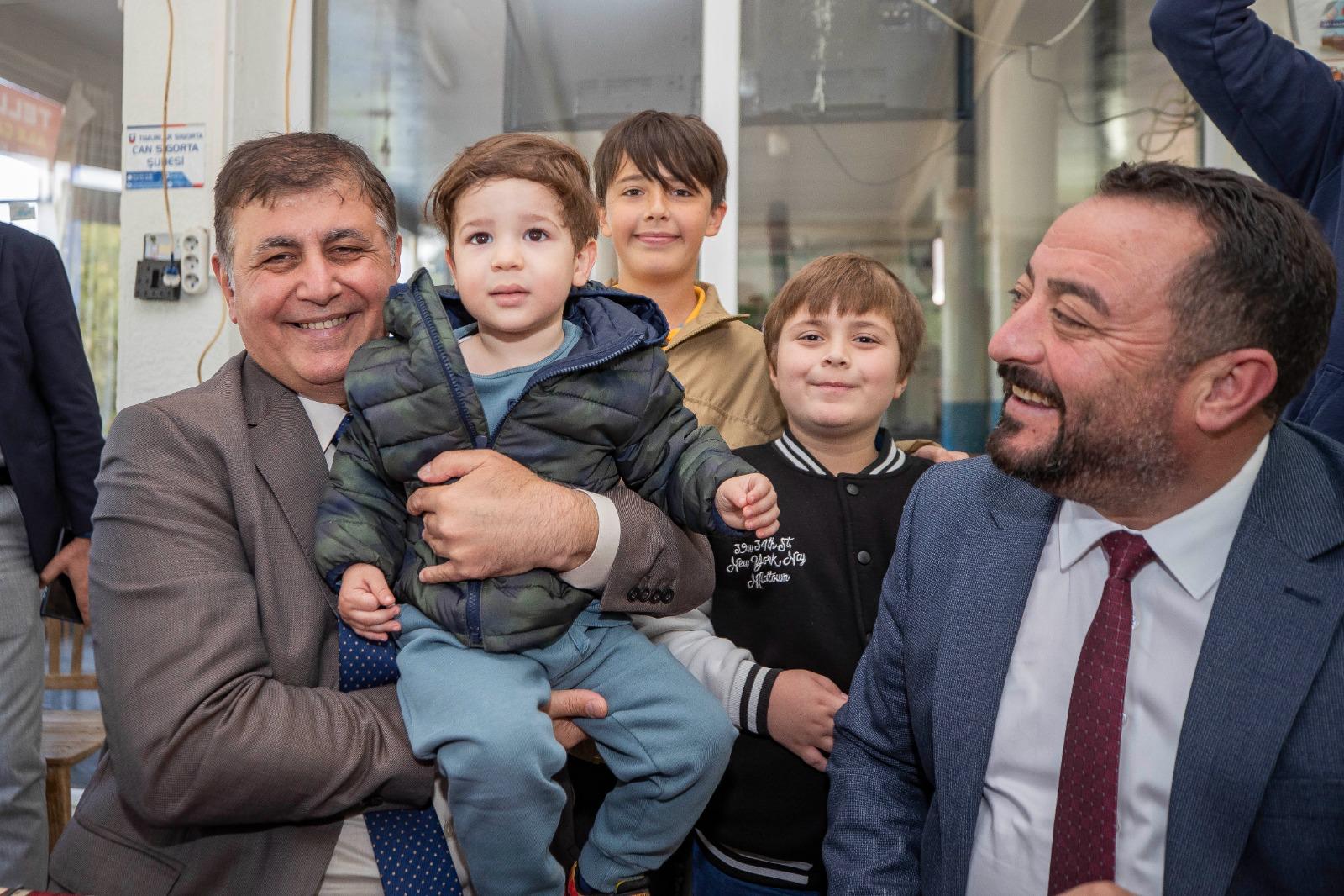 Başkan Tugay Ödemiş’te Helviş Bayramı’na katıldı