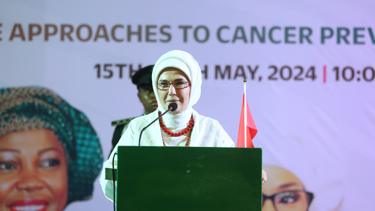 Emine Erdoğan'dan Nijerya'da kanserle mücadele çağrısı