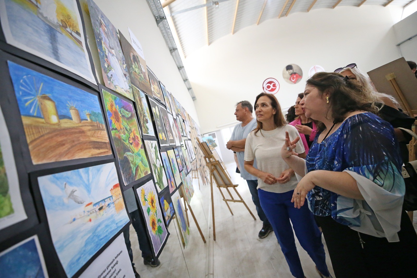 Karşıyakalı kadın kursiyerlerden renkli açılış