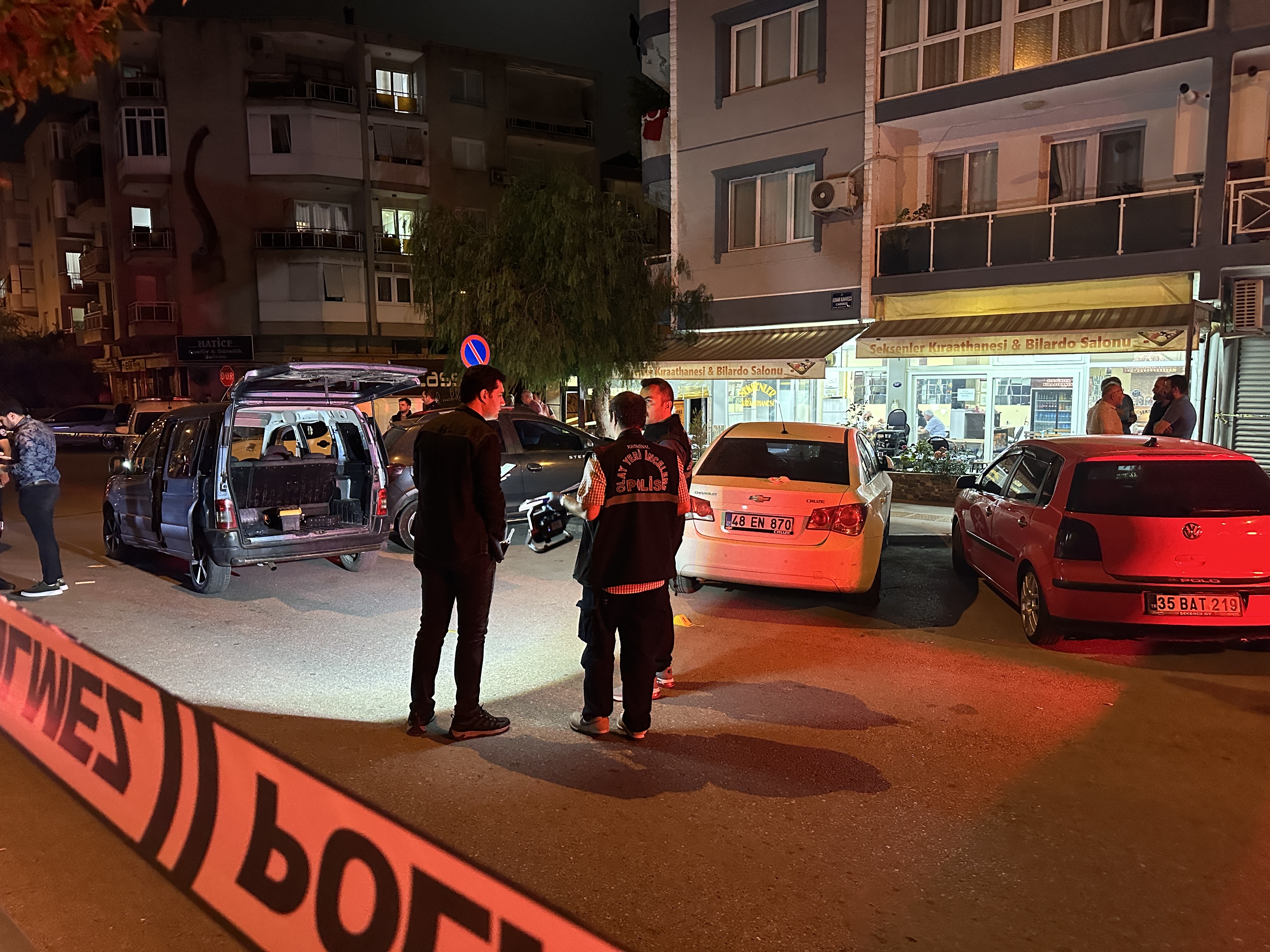 Kahvehane önünde meclis üyesine ateş açtı; polis müdahalesi ile öldü, 2 yaralı