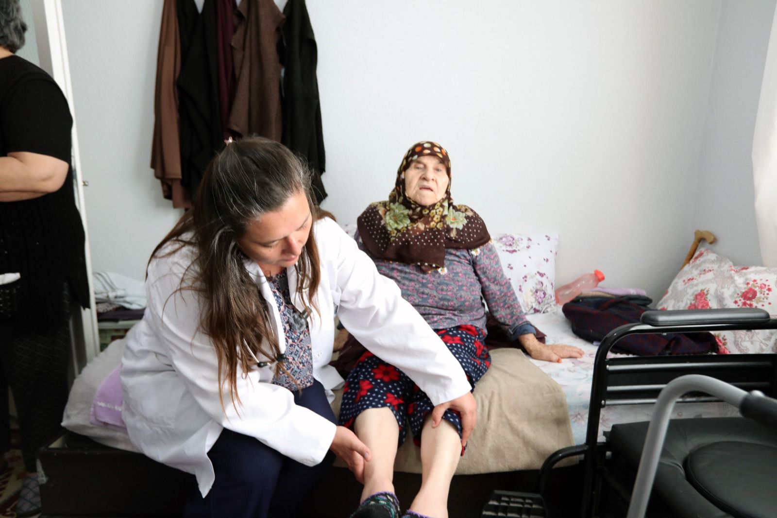 Bayraklı'da vatandaşlara ücretsiz sağlık hizmeti