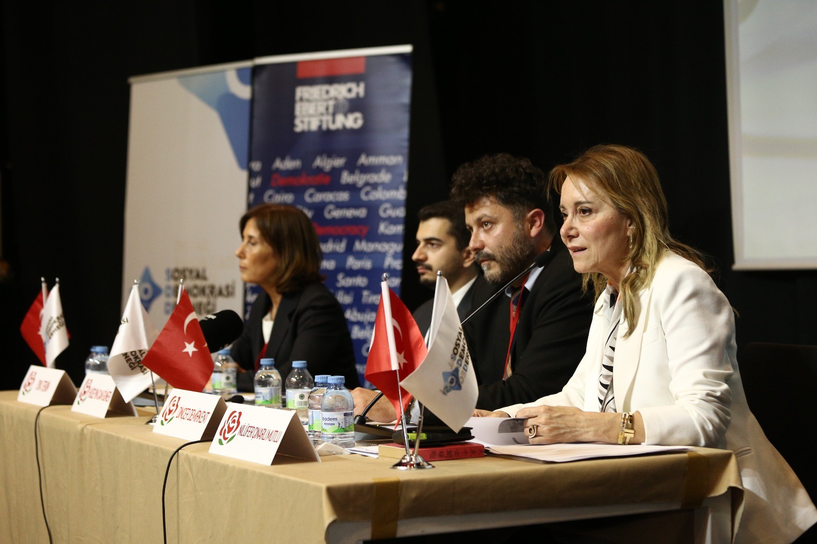 Başkan Mutlu Sosyal Demokrasi Derneği'nin panelinde konuştu "Kimse kendini öteki hissetmesin istiyoruz"