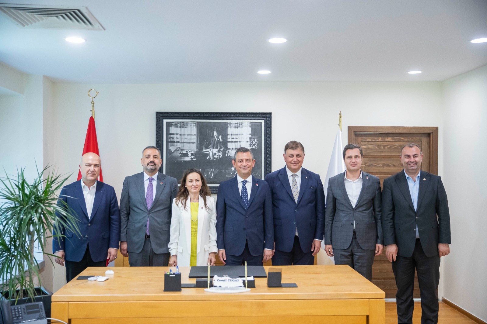 CHP Genel Başkanı Özgür Özel, Başkan Tugay’ı ziyaret etti