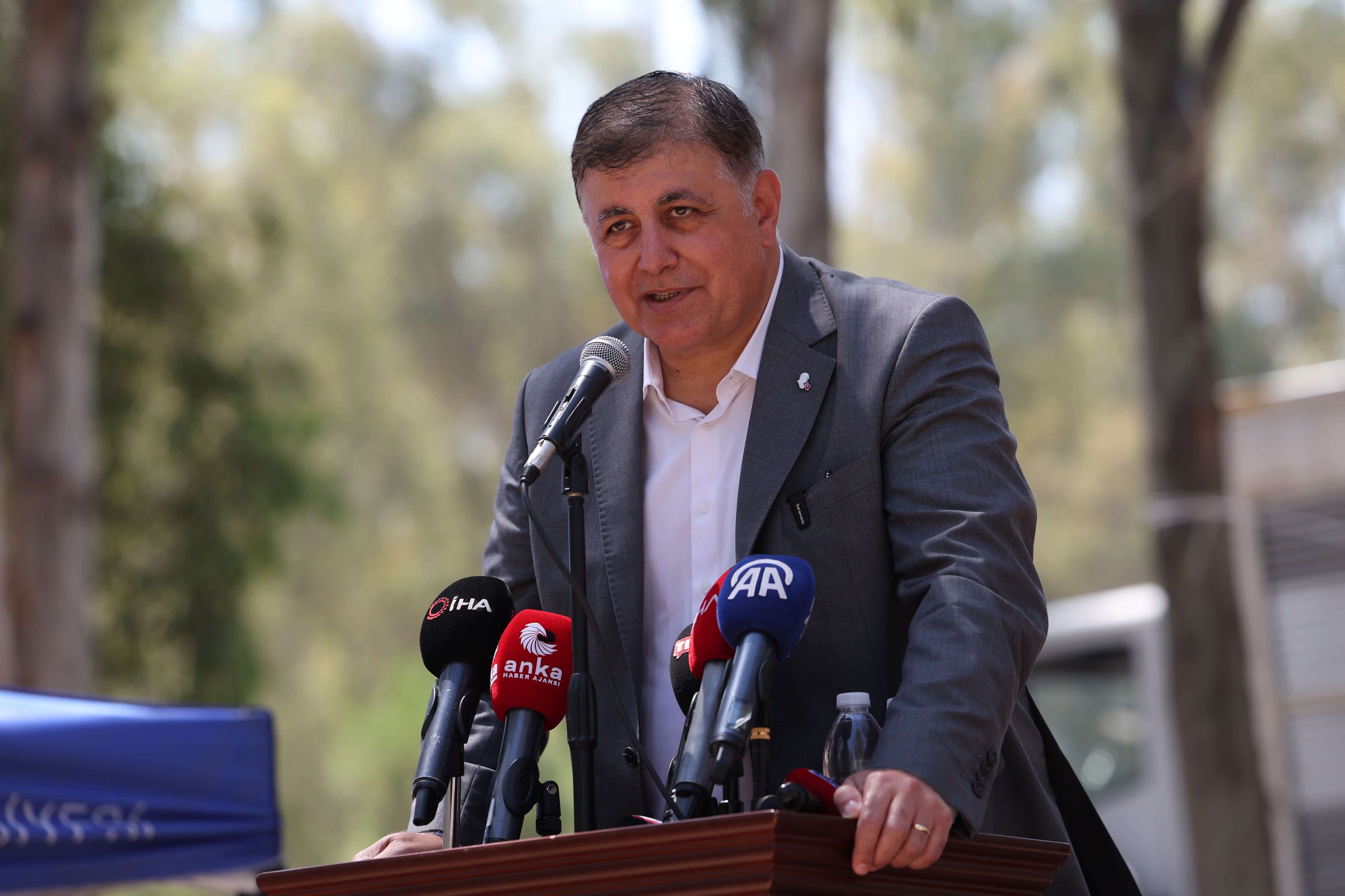 CHP Lideri'nden Başkan Tugay'a övgü: İzmir'e değen bu yetenekli el kenti hak ettiği hizmetlerle tanıştıracak