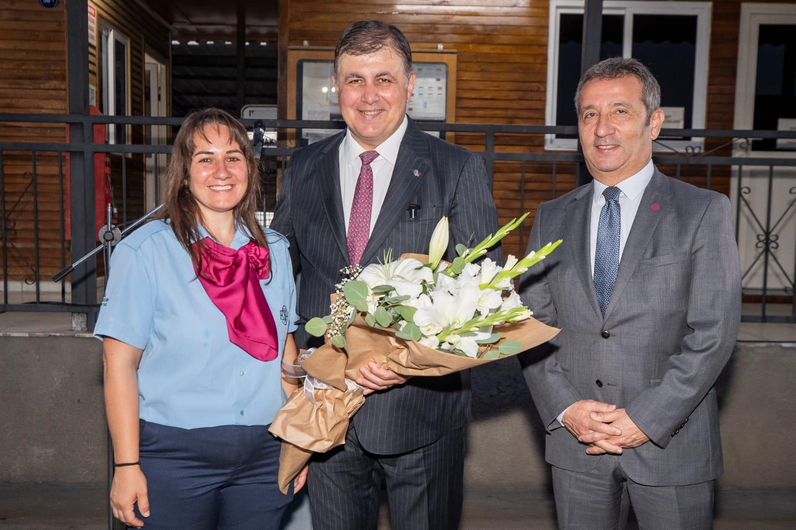 Başkan Tugay 05.30’da ESHOT personeliyle bayramlaştı