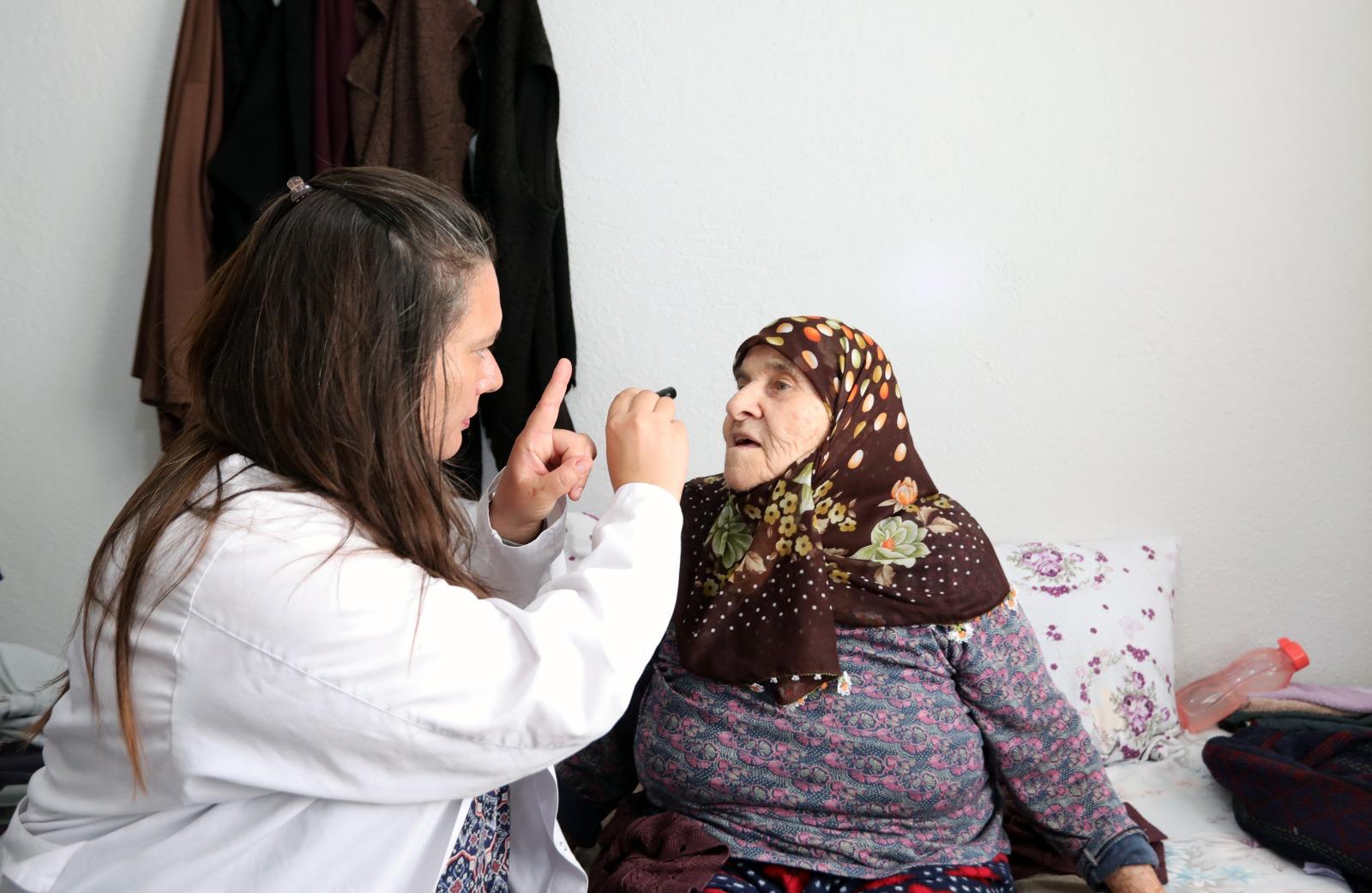 Bayraklı’da evde bakım hizmeti başladı