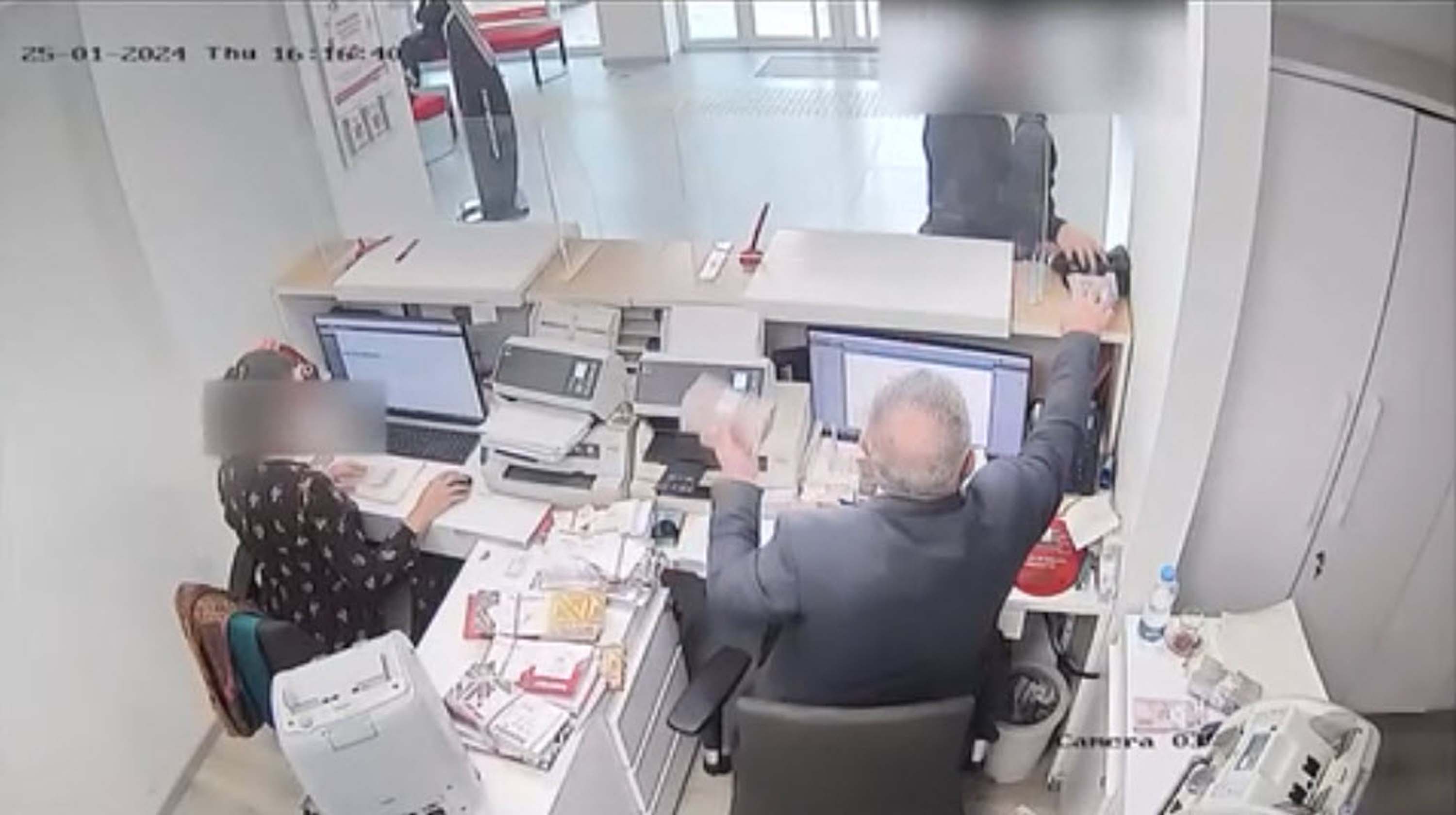 İzmir merkezli 12 ilde 'Paket' operasyonu: 64 gözaltı