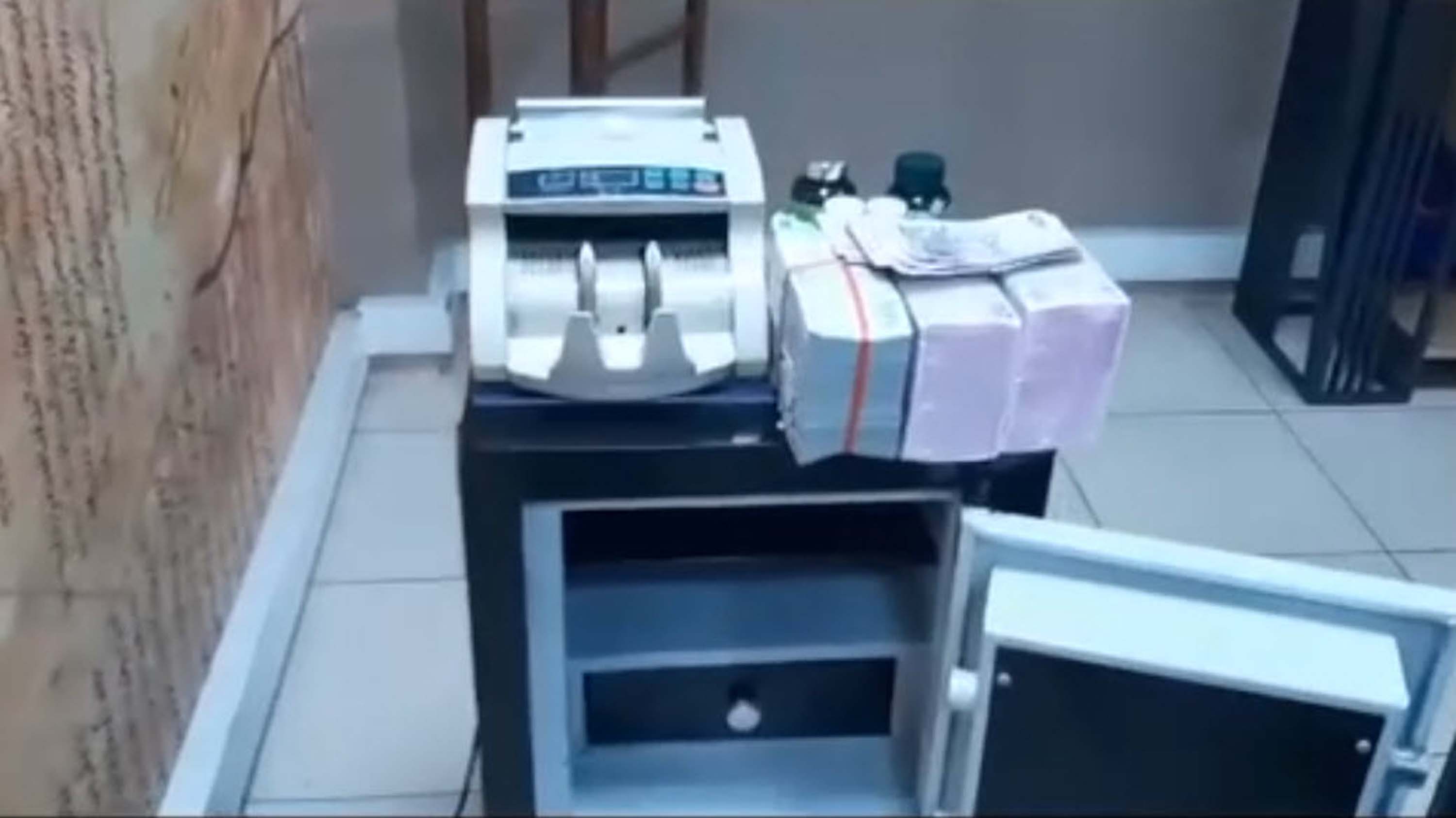 İzmir merkezli 12 ilde 'Paket' operasyonu: 64 gözaltı