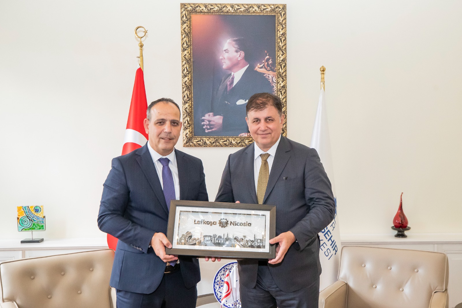 Başkan Tugay “kardeş kent” Lefkoşa Belediye Başkanı Harmancı’yı ağırladı