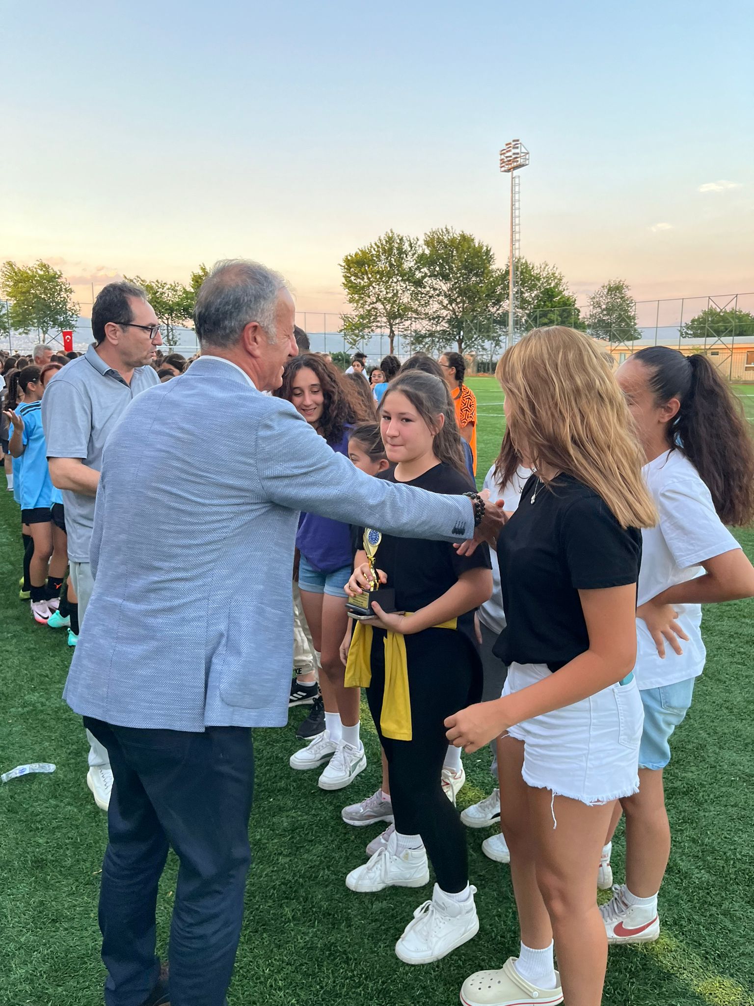 İzmir’in futbolcu kızları geleceğe umut oldu