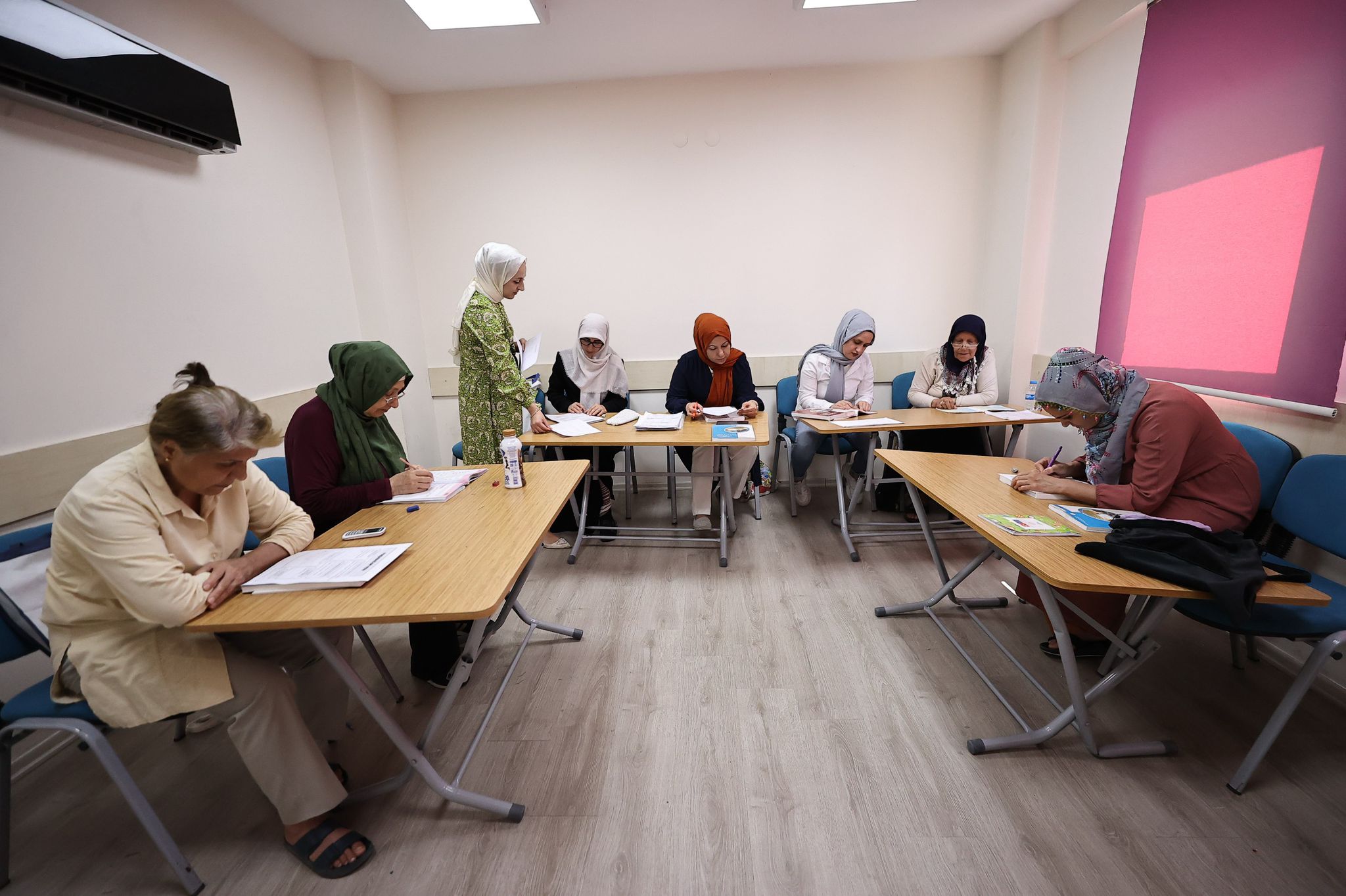 Konak’ta okuma yazma sevgisinin yaşı yok