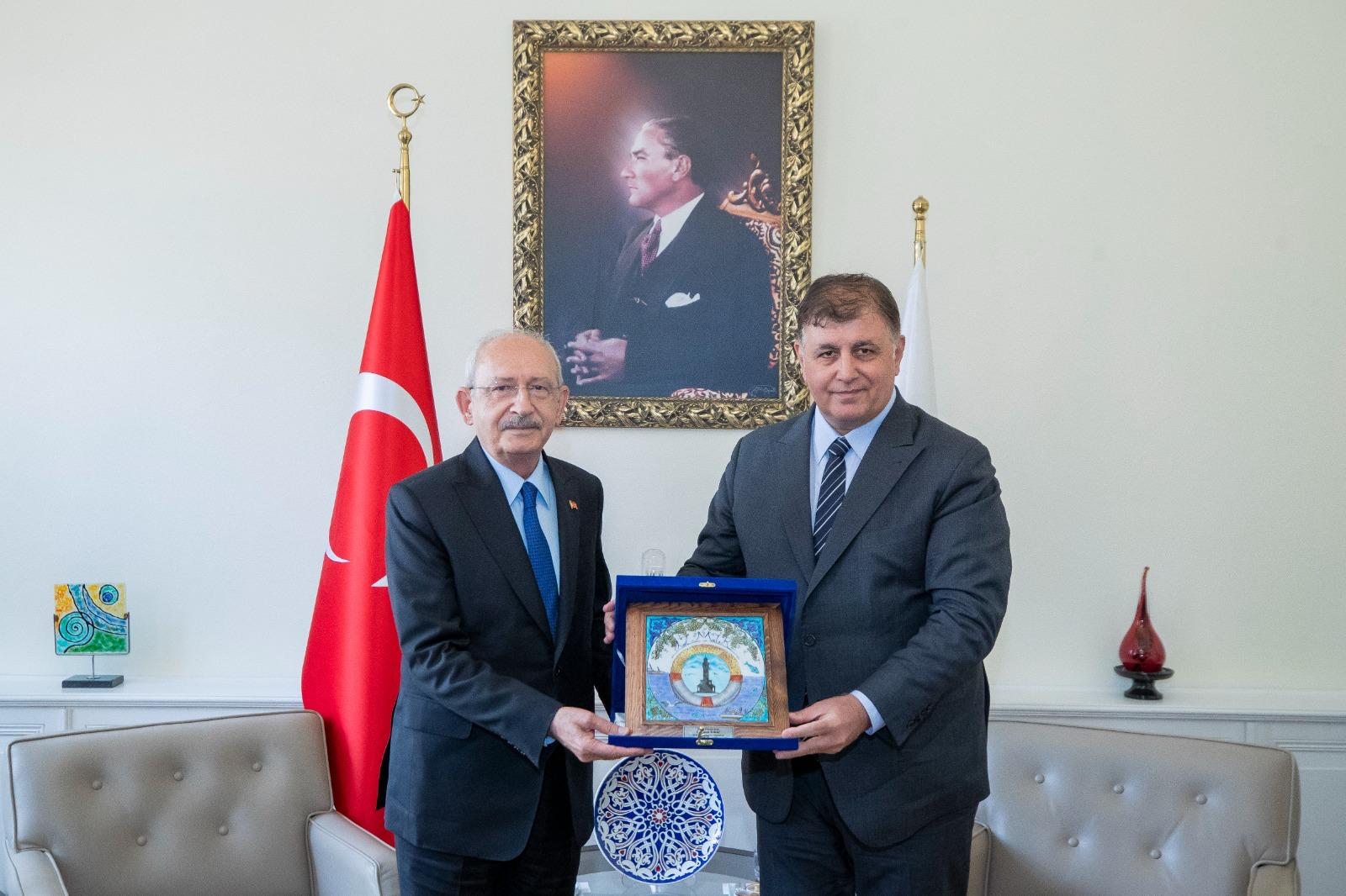 CHP’nin 7’nci Genel Başkanı Kemal Kılıçdaroğlu İzmir’de Büyükşehir Belediyesi’ni ziyaret etti