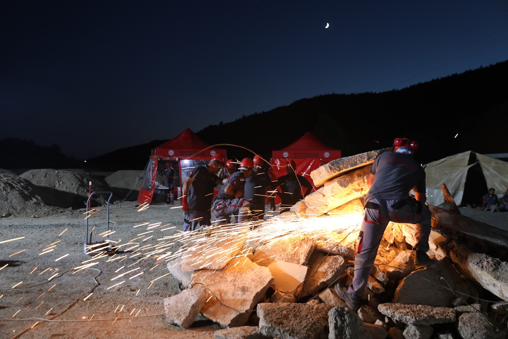 Seferihisar Belediyesi’nden gerçeği aratmayan deprem tatbikatı