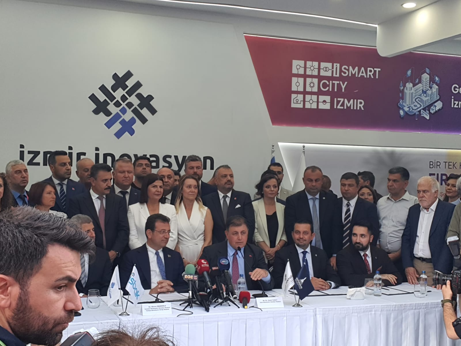 93. İzmir Enternasyonal Fuarı  siyasi isimleri bir araya getirdi