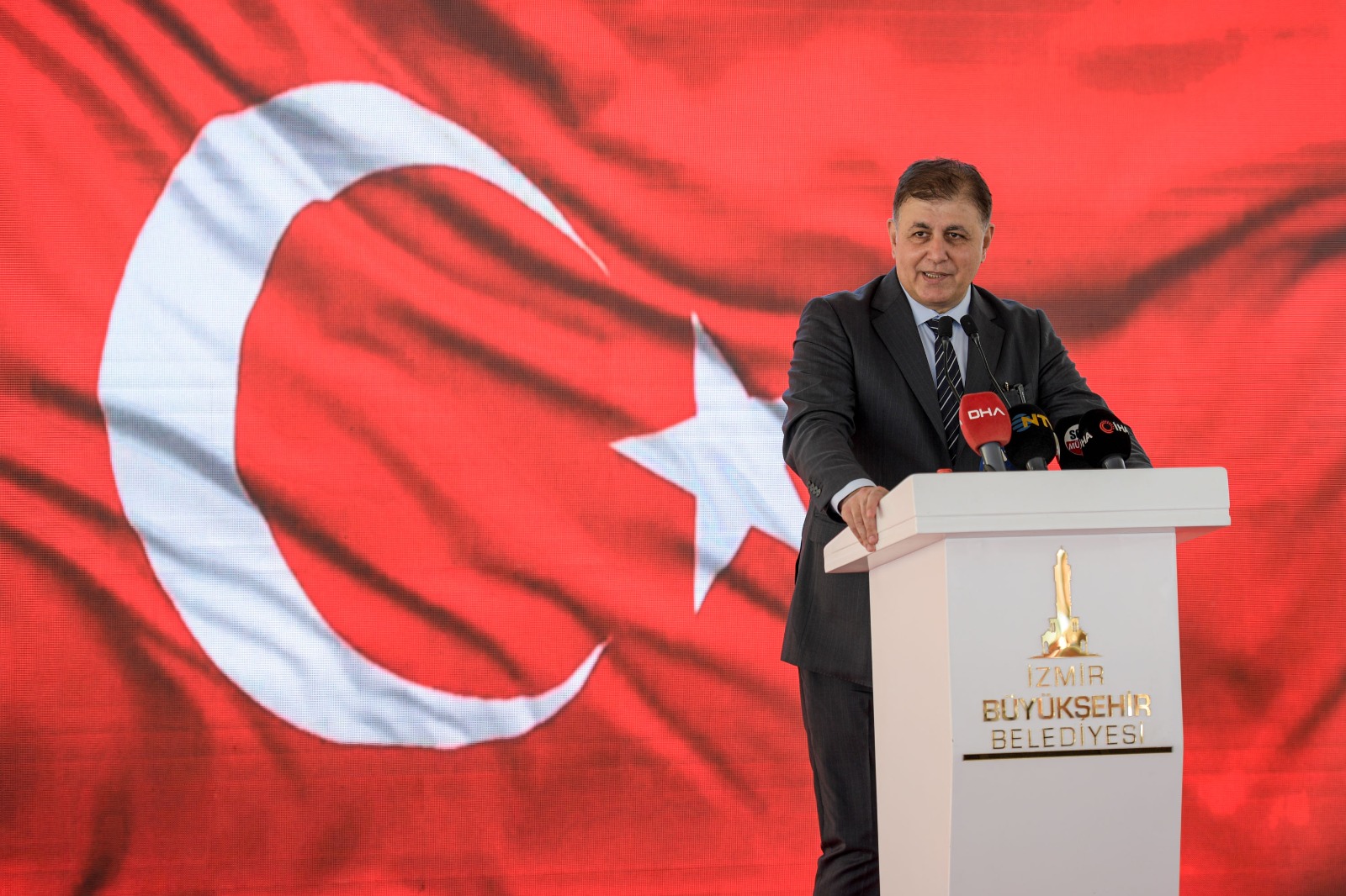 Başkan Tugay tüm İzmirlilere çağrıda bulundu “9 Eylül’ü tarihi bir coşkuyla İzmir’e yakışan görkemle kutlayalım”