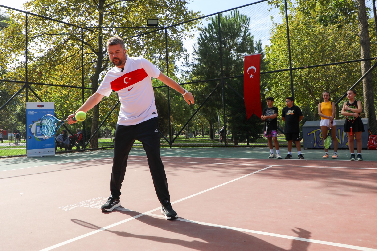 BUCA'DA YOLLAR BİSİKLETLİLERİN OLDU