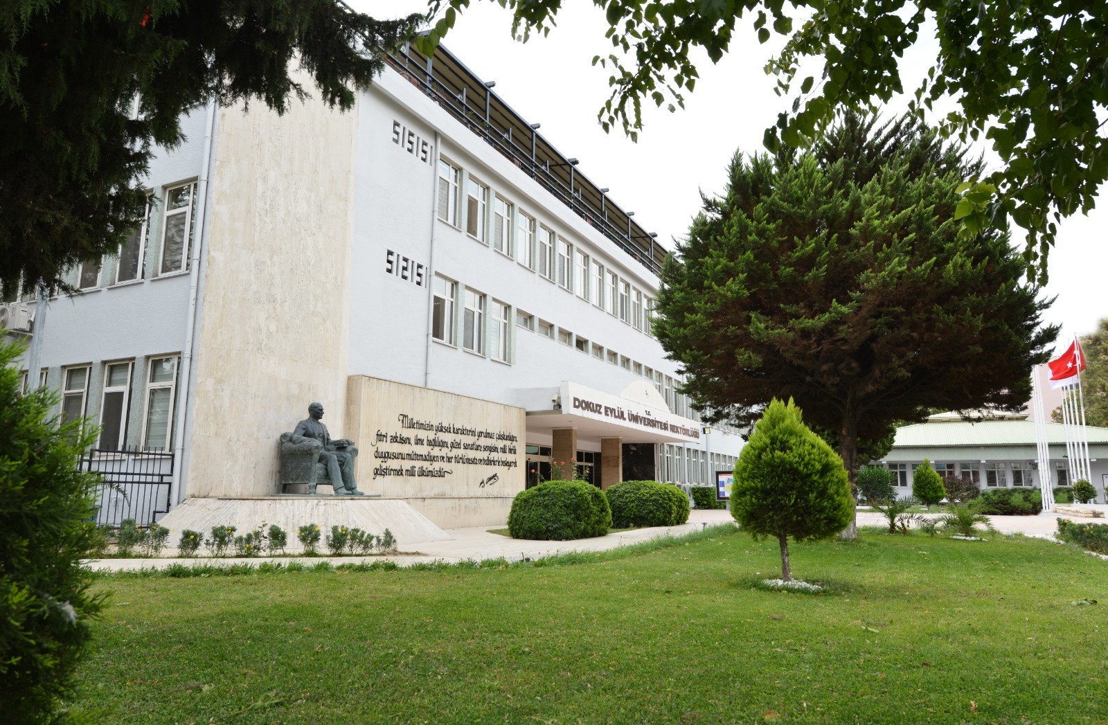 DEÜ, YÖK RAPORUNDA ZİRVEYE YERLEŞTİ