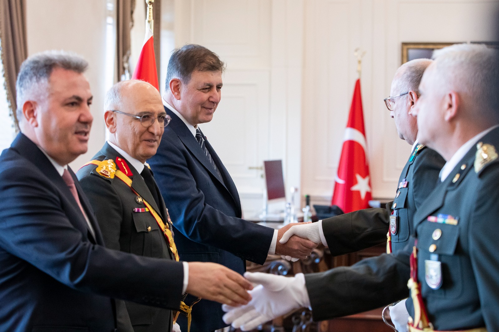 Başkan Tugay: 'Son nefesime kadar mücadele edeceğim'