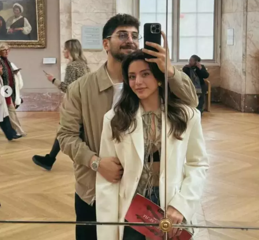 Ünlü oyuncu sevgilisiyle müzeye gitti! 'Sen de tablo gibisin'